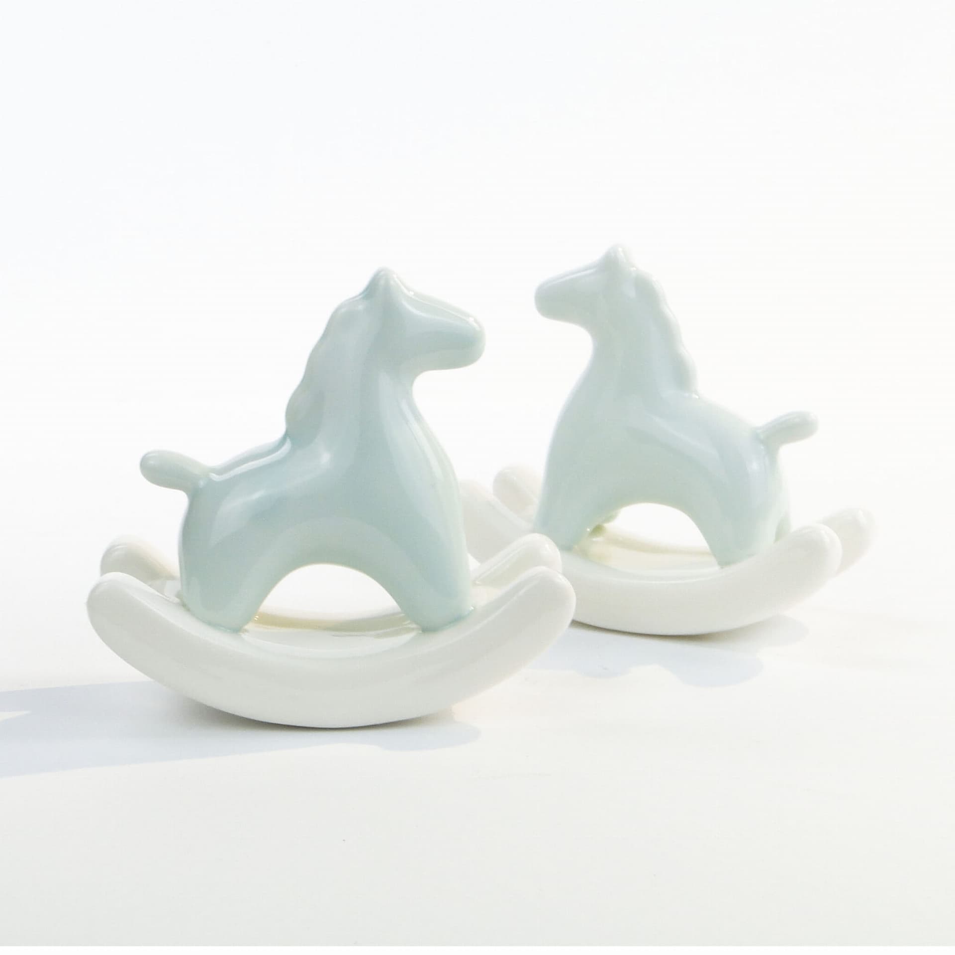 Figurka konik na biegunach, styl japandi, porcelana niebieska biała, lata 80. - 390466