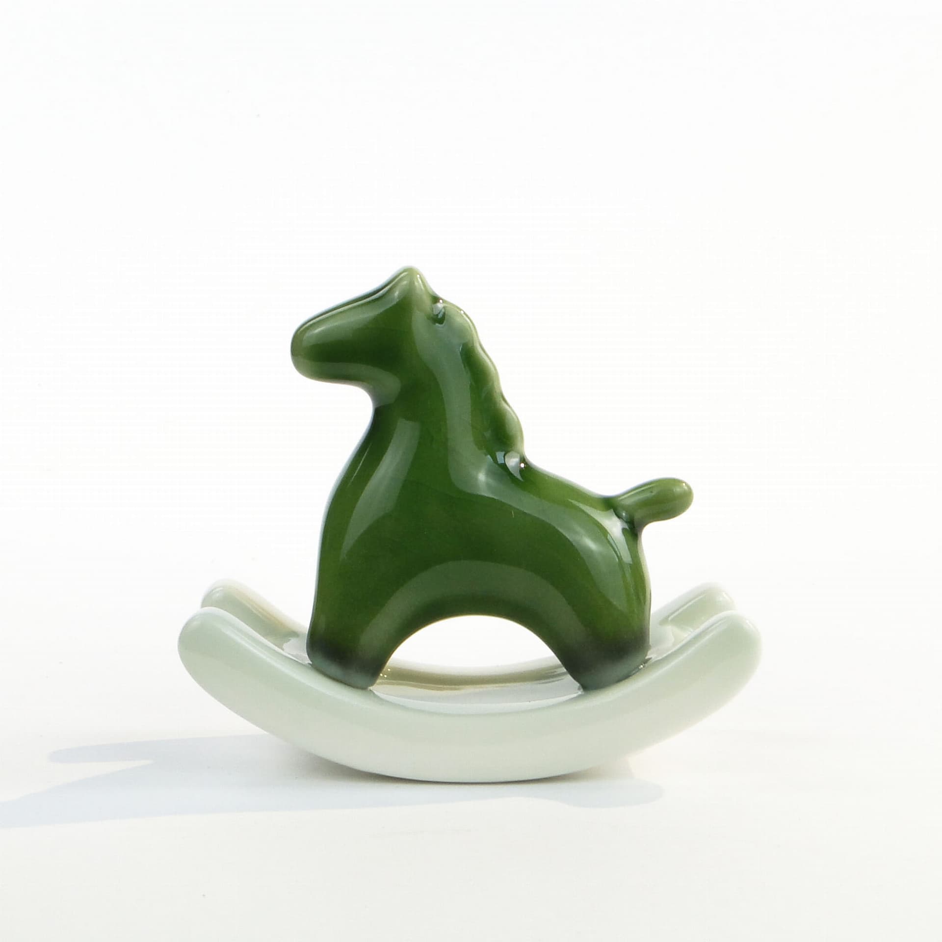 Figurka konik japandi, zielony, porcelana, lata 80. - 390482
