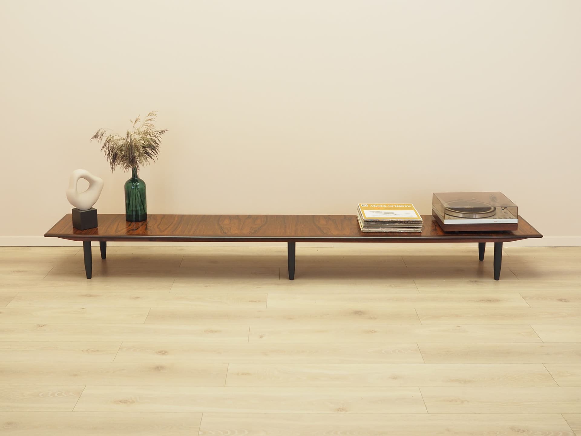 Sideboard ekspozycyjny, palisander brązowy, nogi czarne, Dania, lata 60. - 390569