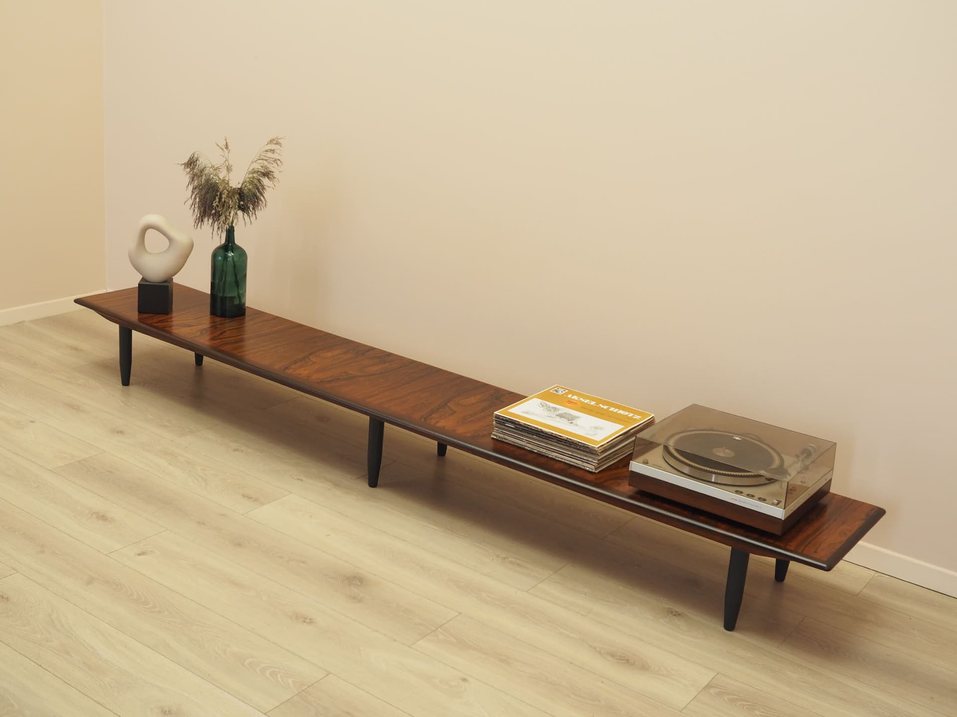 Sideboard ekspozycyjny, palisander brązowy, nogi czarne, Dania, lata 60. - 390571