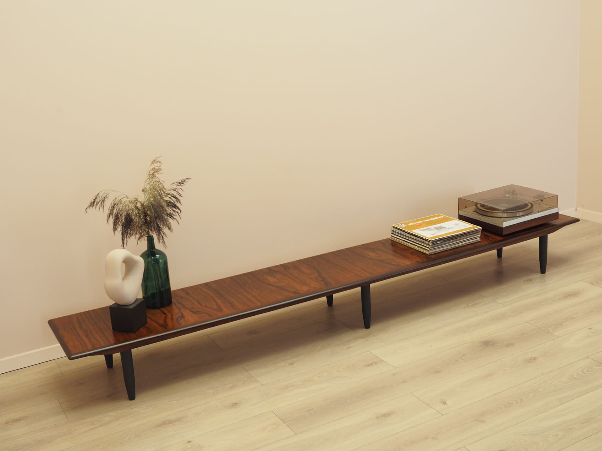 Sideboard ekspozycyjny, palisander brązowy, nogi czarne, Dania, lata 60. - 390570