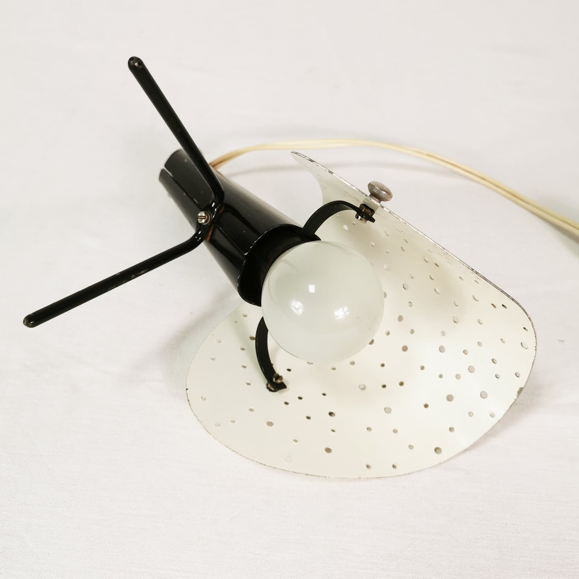 Lampka stołowa Jamnik typ 1318, metal czarny biały, proj. A. Gałecki, Polska, lata 60. - 391158