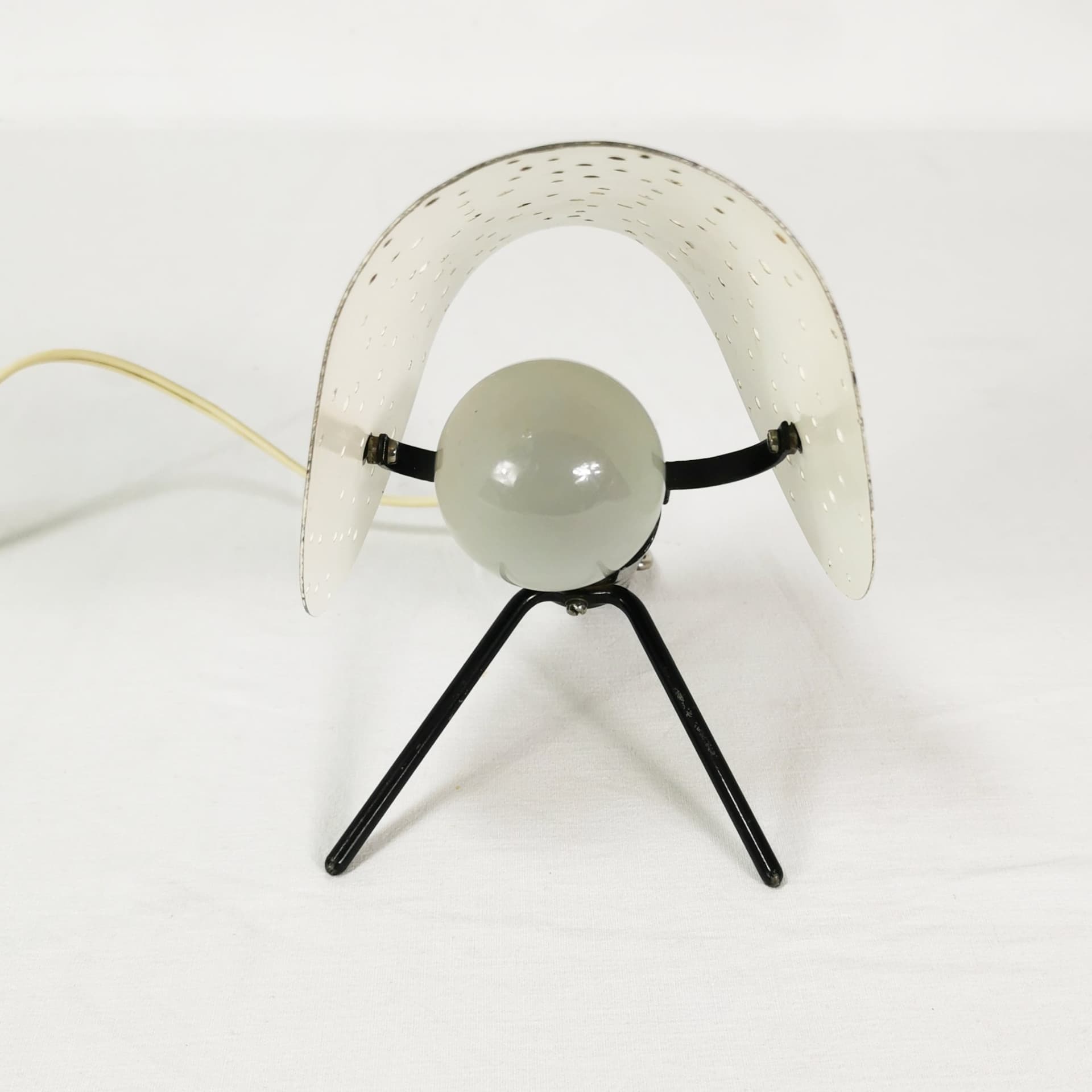 Lampka stołowa Jamnik typ 1318, metal czarny biały, proj. A. Gałecki, Polska, lata 60. - 391150