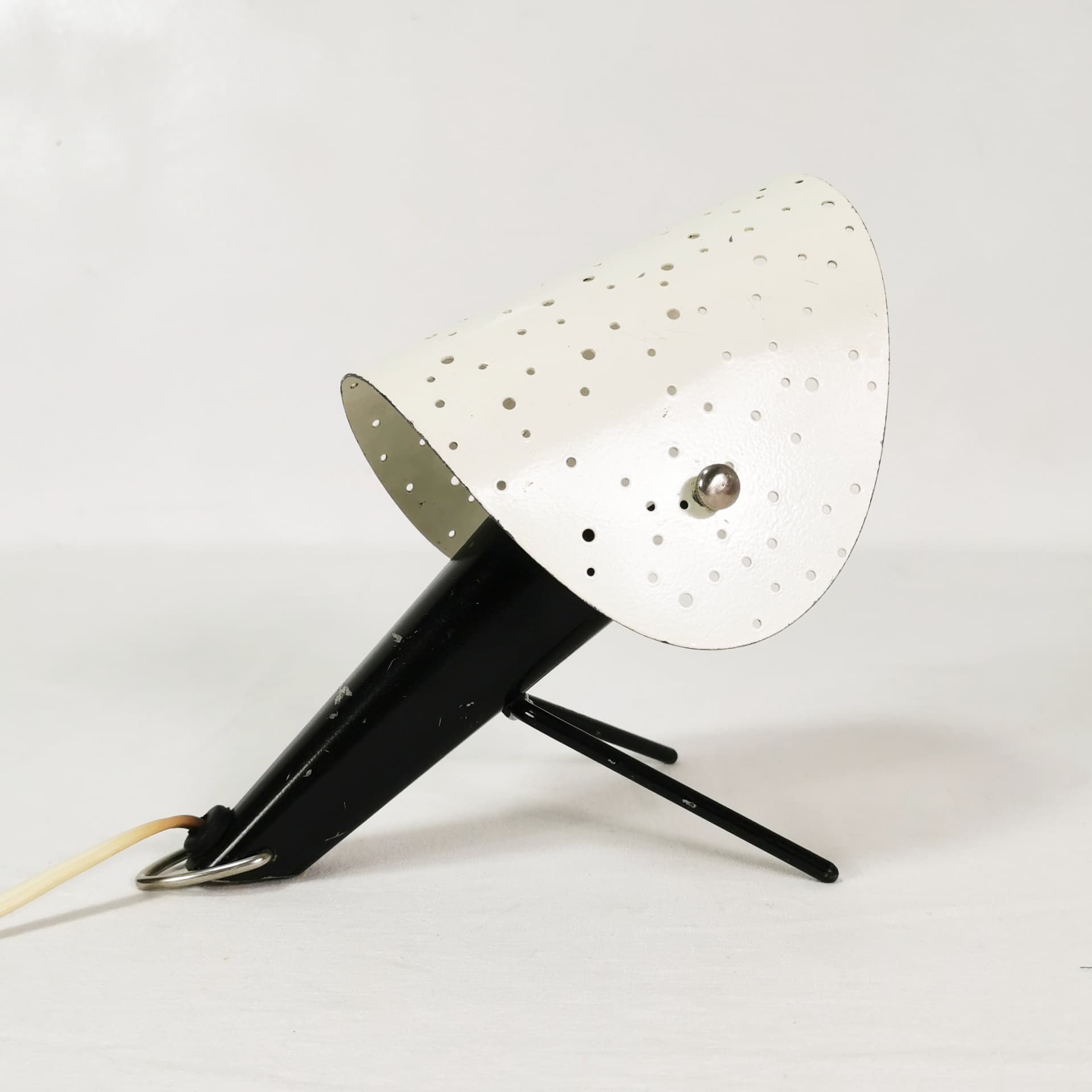 Lampka stołowa Jamnik typ 1318, metal czarny biały, proj. A. Gałecki, Polska, lata 60. - 391148