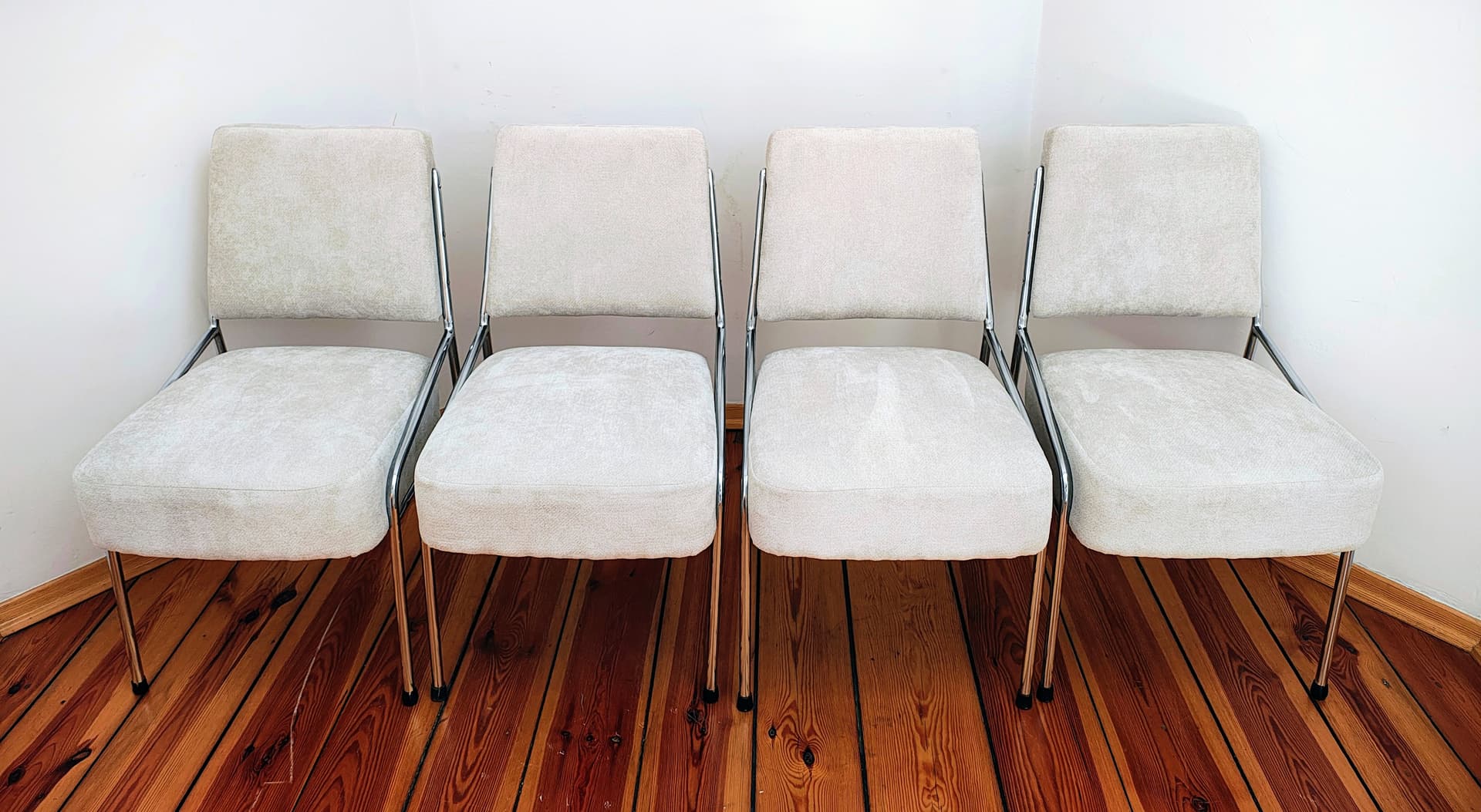 Set of four chairs Bauhaus, beige fabric, chromed steel, Czechoslovakia, 1930s. - 391287