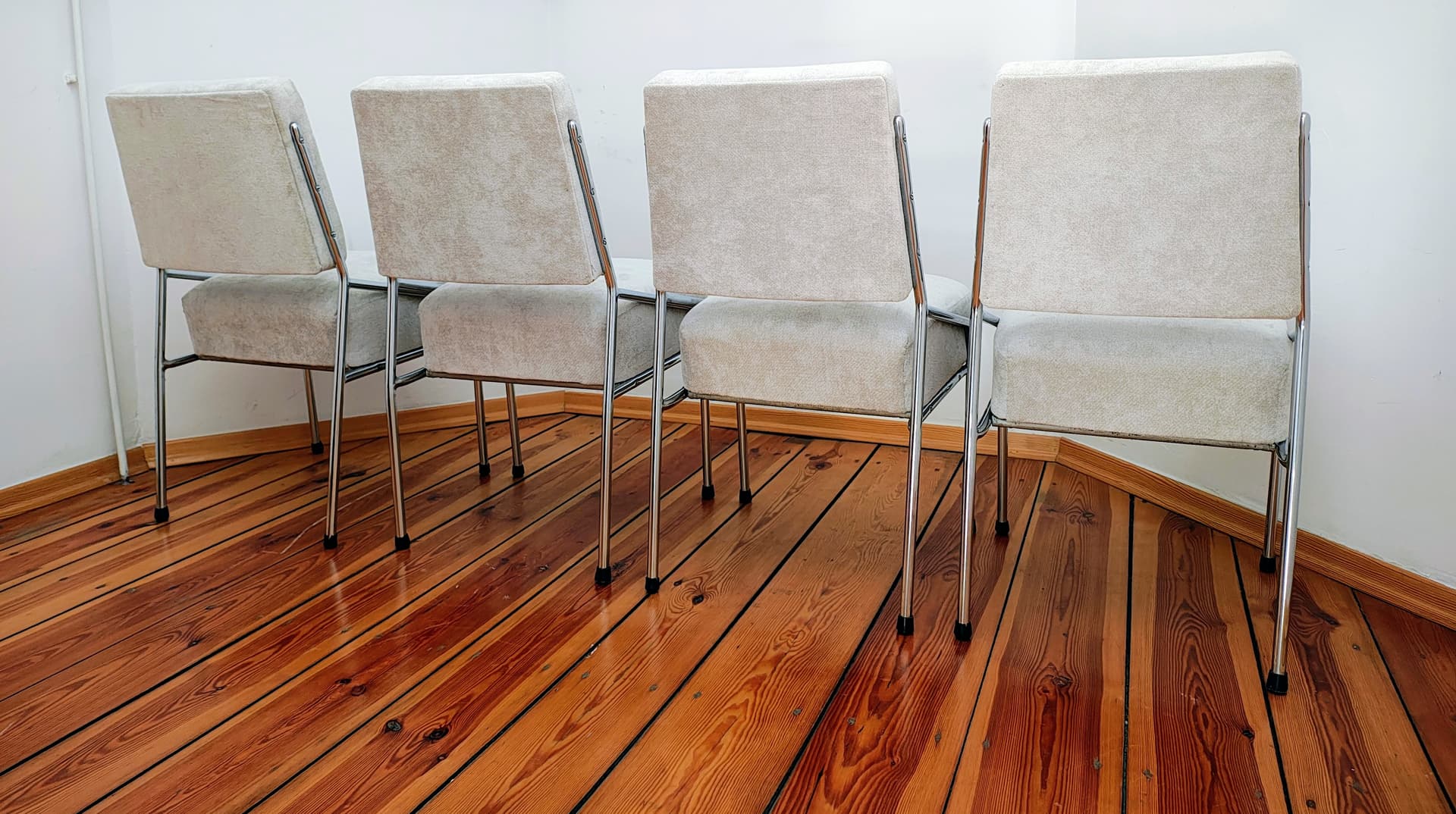 Set of four chairs Bauhaus, beige fabric, chromed steel, Czechoslovakia, 1930s. - 391292