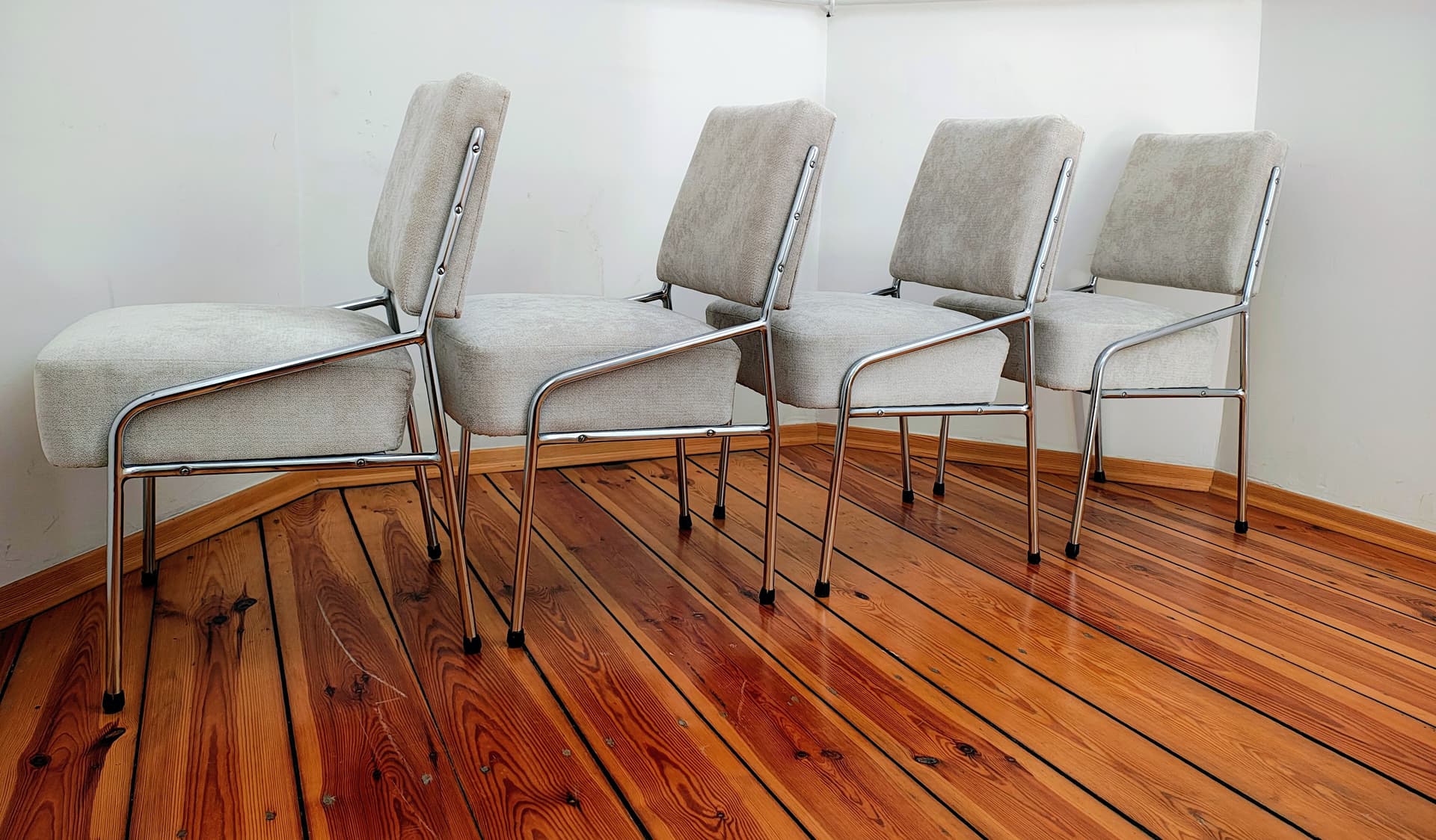 Set of four chairs Bauhaus, beige fabric, chromed steel, Czechoslovakia, 1930s. - 391295