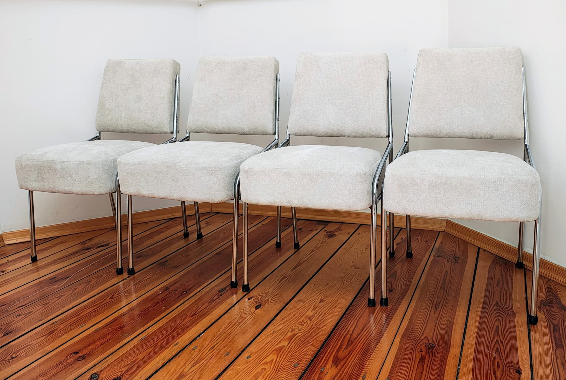 Set of four chairs Bauhaus, beige fabric, chromed steel, Czechoslovakia, 1930s. - 391285