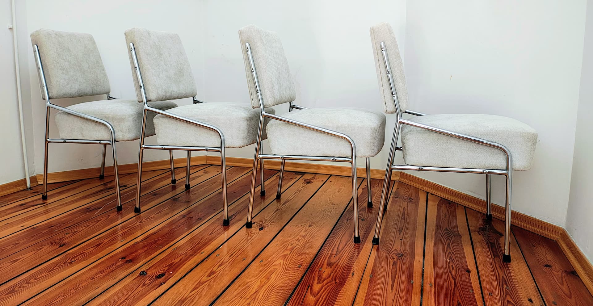 Set of four chairs Bauhaus, beige fabric, chromed steel, Czechoslovakia, 1930s. - 391291