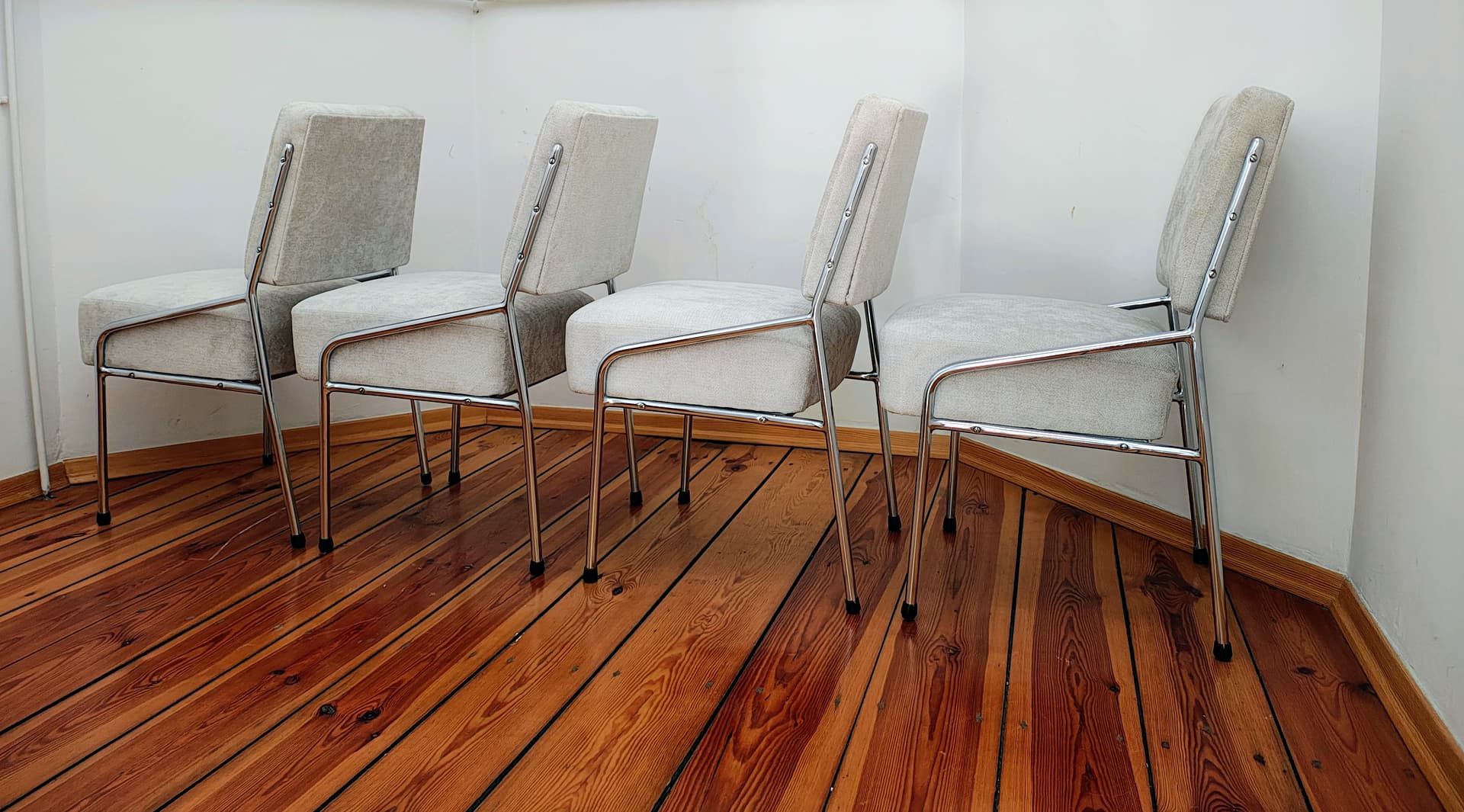 Set of four chairs Bauhaus, beige fabric, chromed steel, Czechoslovakia, 1930s. - 391294