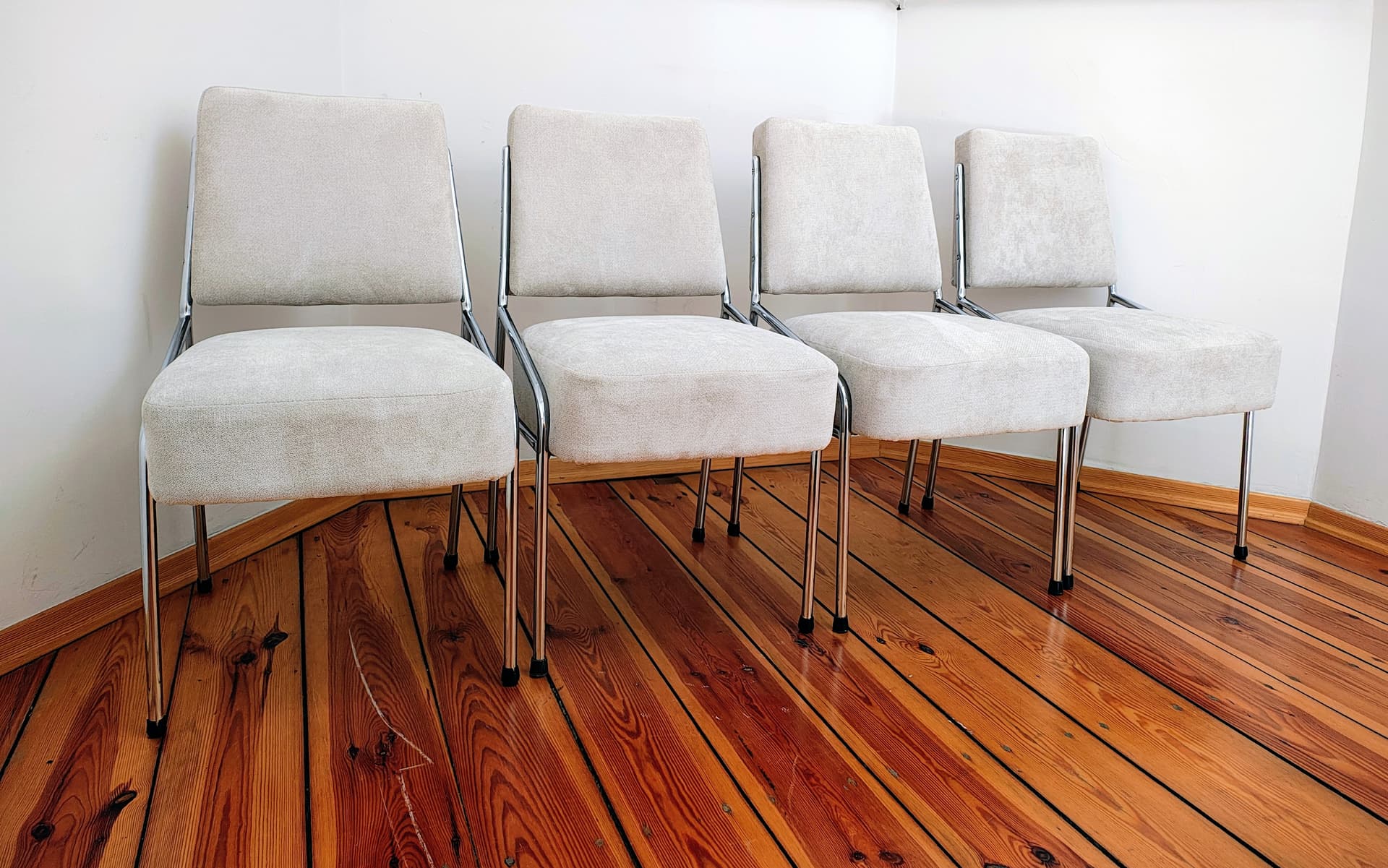 Set of four chairs Bauhaus, beige fabric, chromed steel, Czechoslovakia, 1930s. - 391288