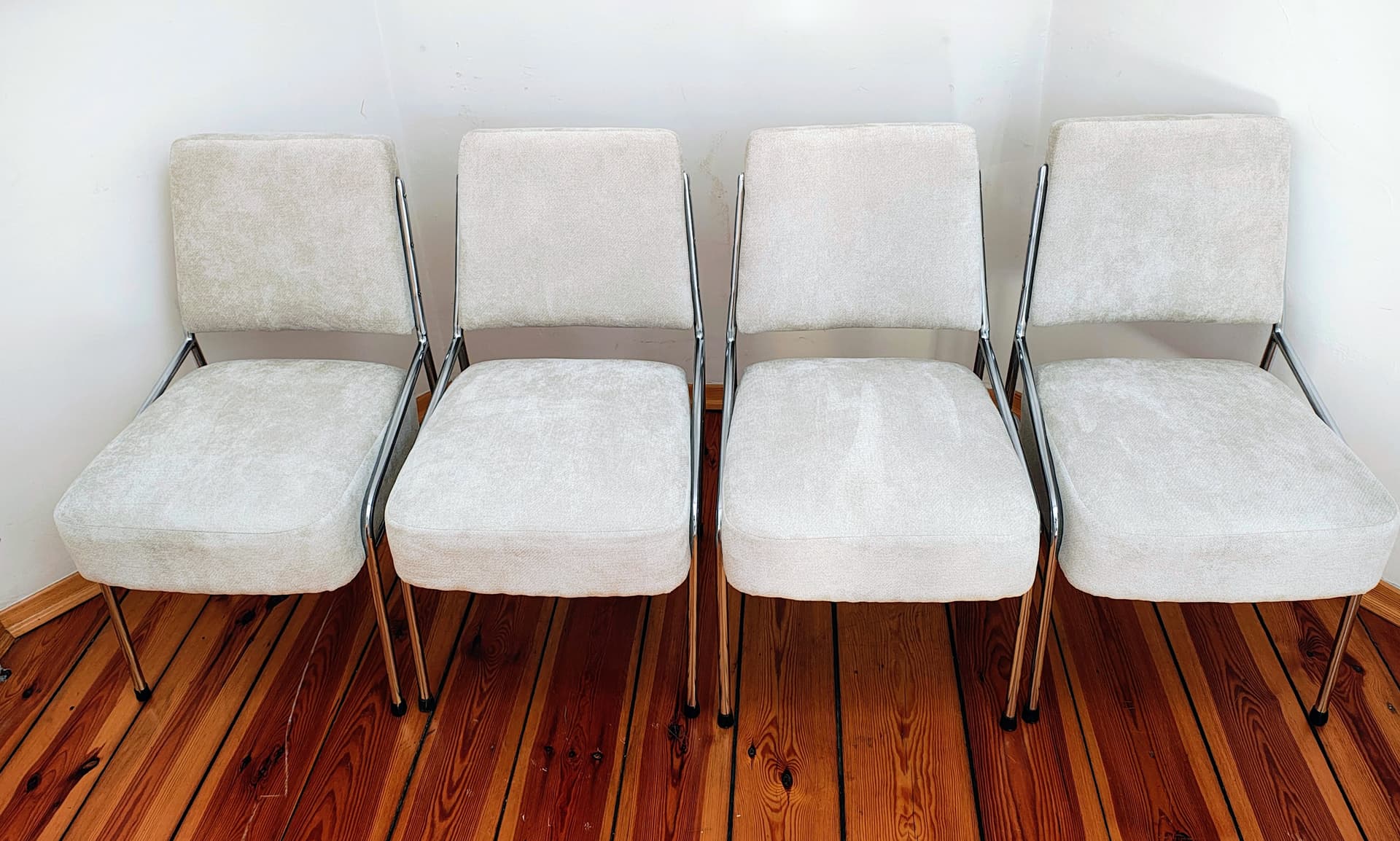 Set of four chairs Bauhaus, beige fabric, chromed steel, Czechoslovakia, 1930s. - 391284