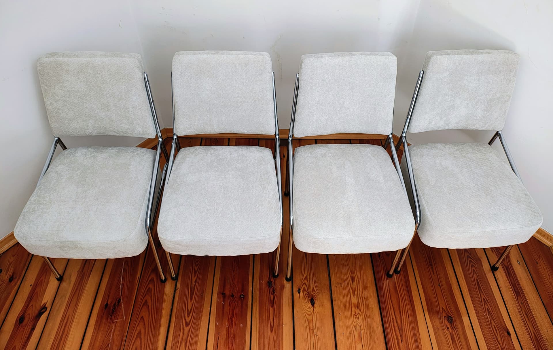 Set of four chairs Bauhaus, beige fabric, chromed steel, Czechoslovakia, 1930s. - 391289