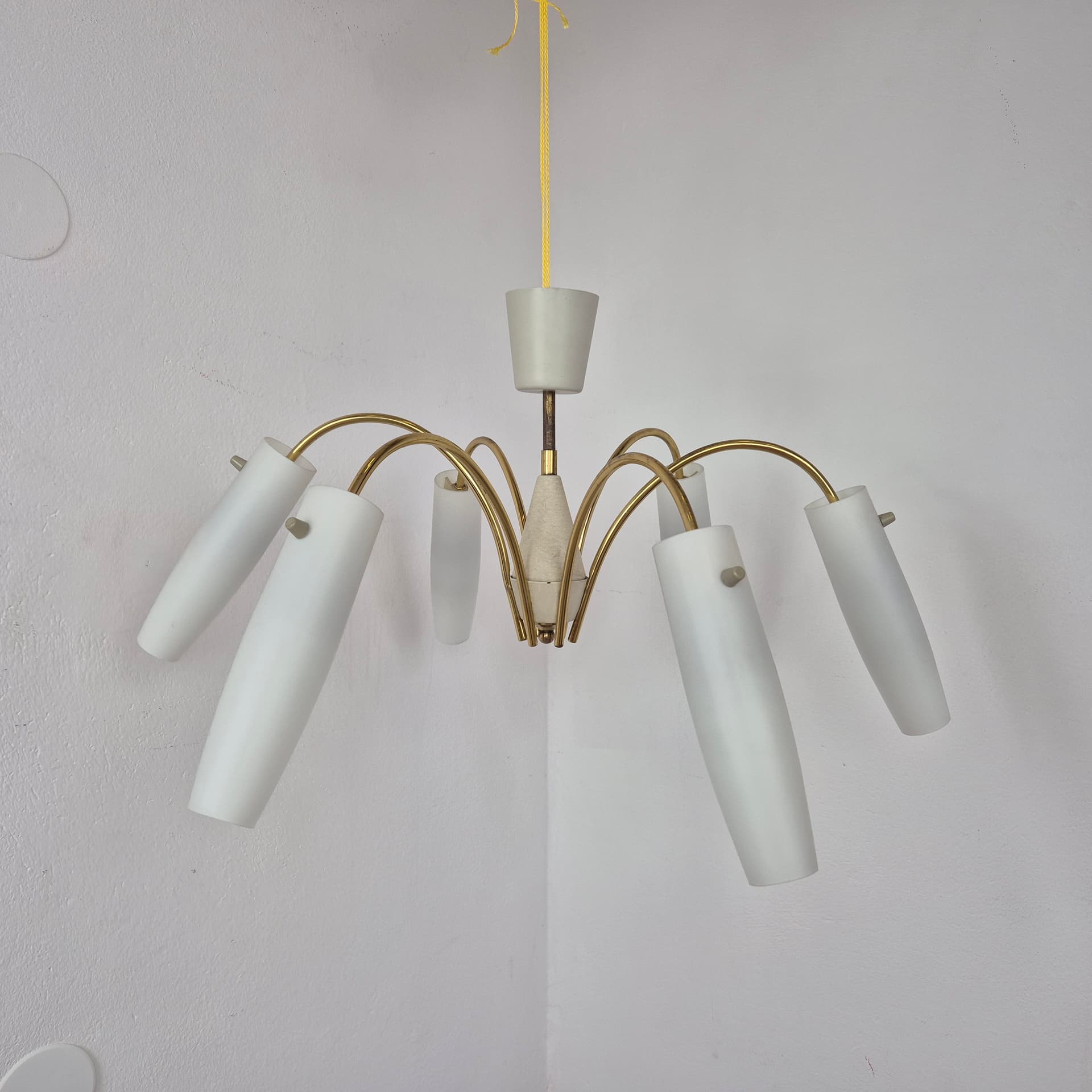 Chandelier Sputnik Rockabilly, gold brass, white glass, Germany, 1950s. - 391510