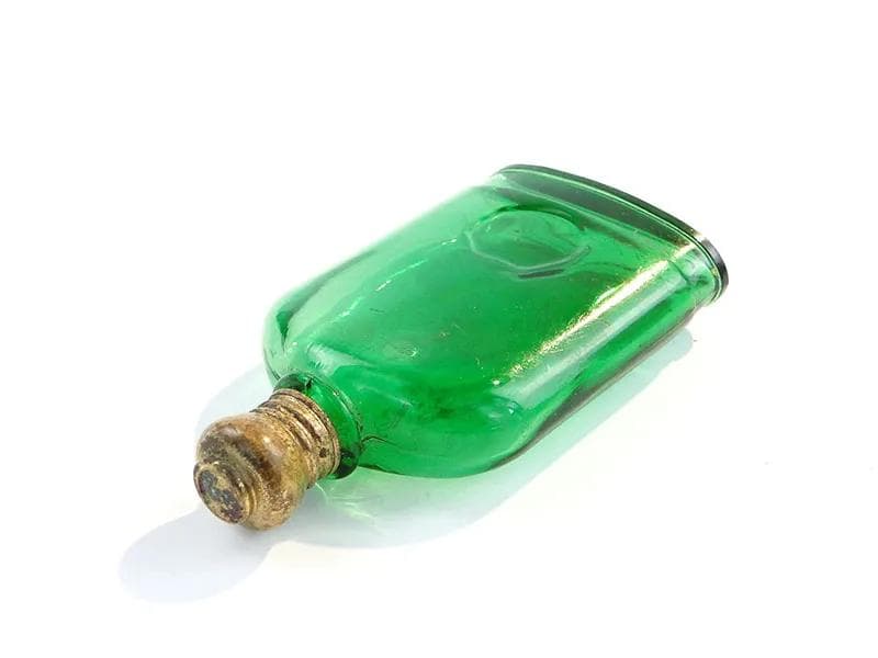 Flakon na perfumy, szkło sodowe zielone, mosiądz złoty, Wielka Brytania, początek XX w. - 391605