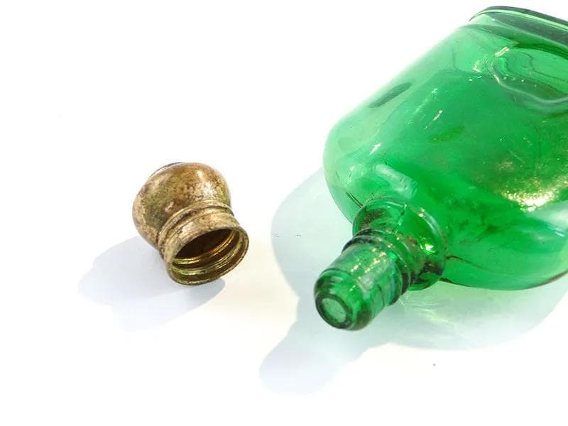 Flakon na perfumy, szkło sodowe zielone, mosiądz złoty, Wielka Brytania, początek XX w. - 391608