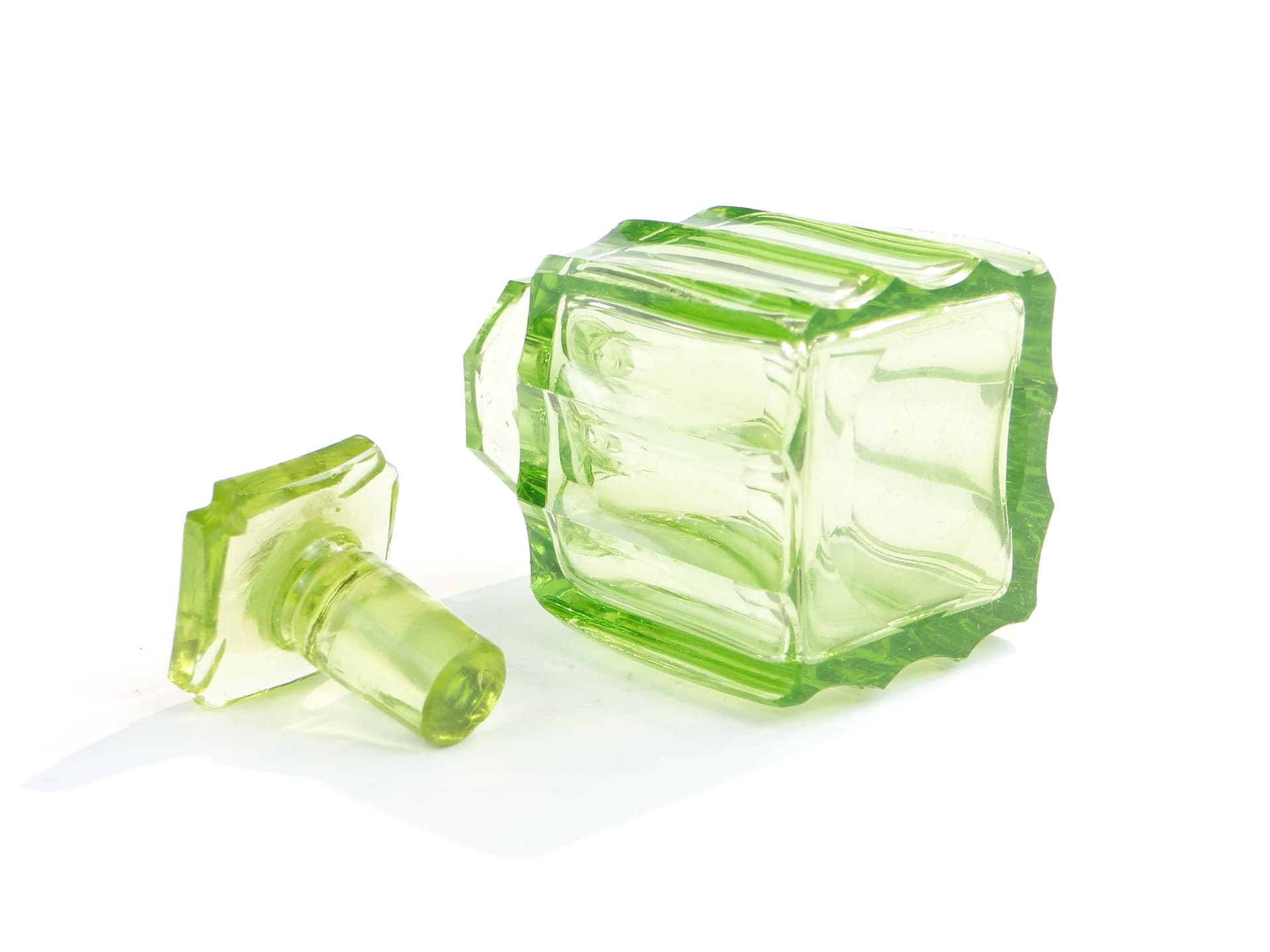 Flakon na perfumy, szkło uranowe przezroczyste żółto-zielone, początek XX w. - 391629