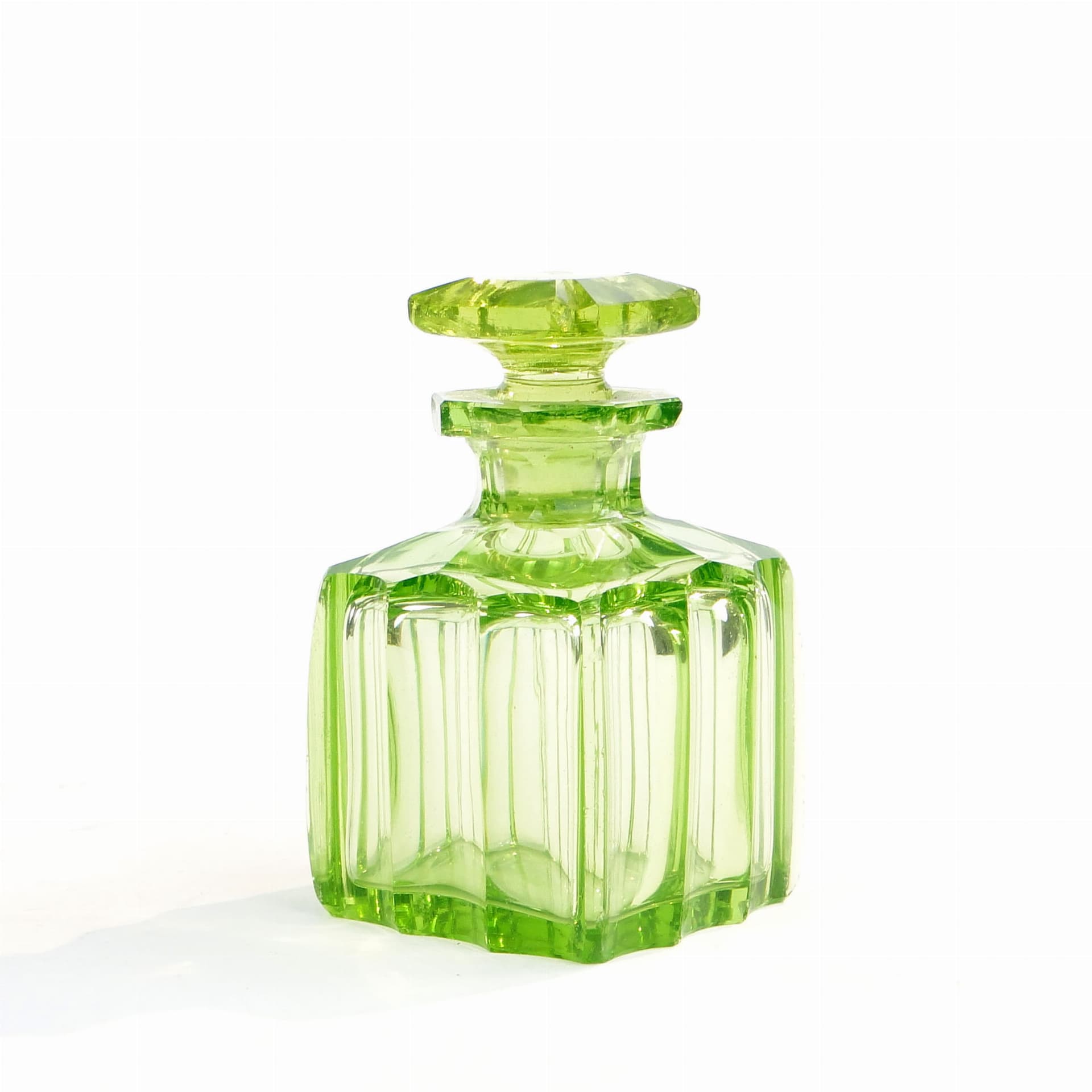 Flakon na perfumy, szkło uranowe przezroczyste żółto-zielone, początek XX w. - 391631