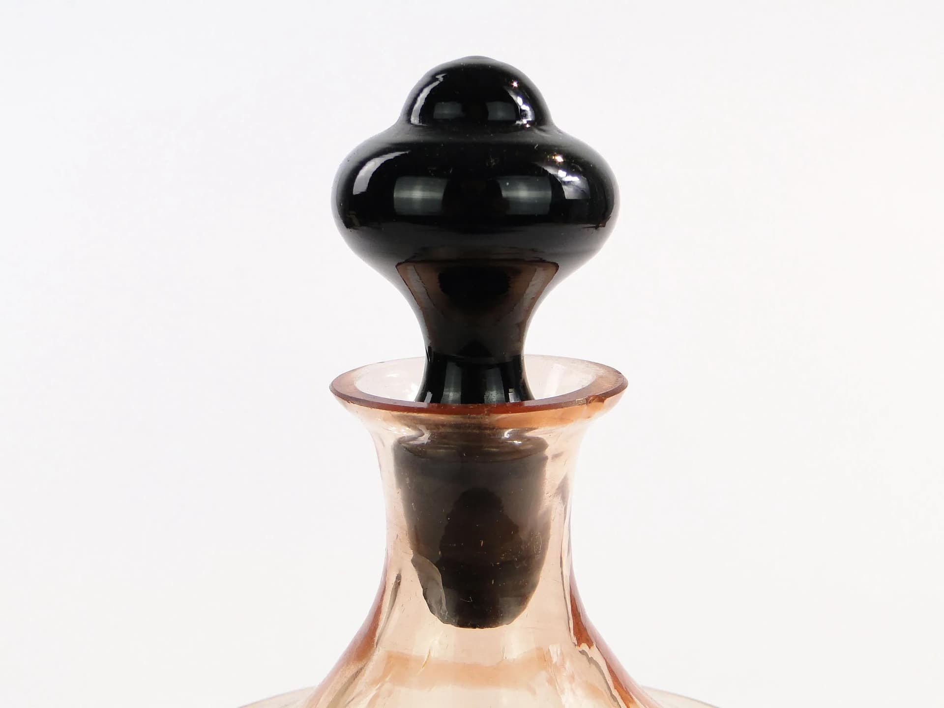 Decanter Art Deco, pink black glass, Huta Szkła Zawiercie, Poland, 1930s. - 391637