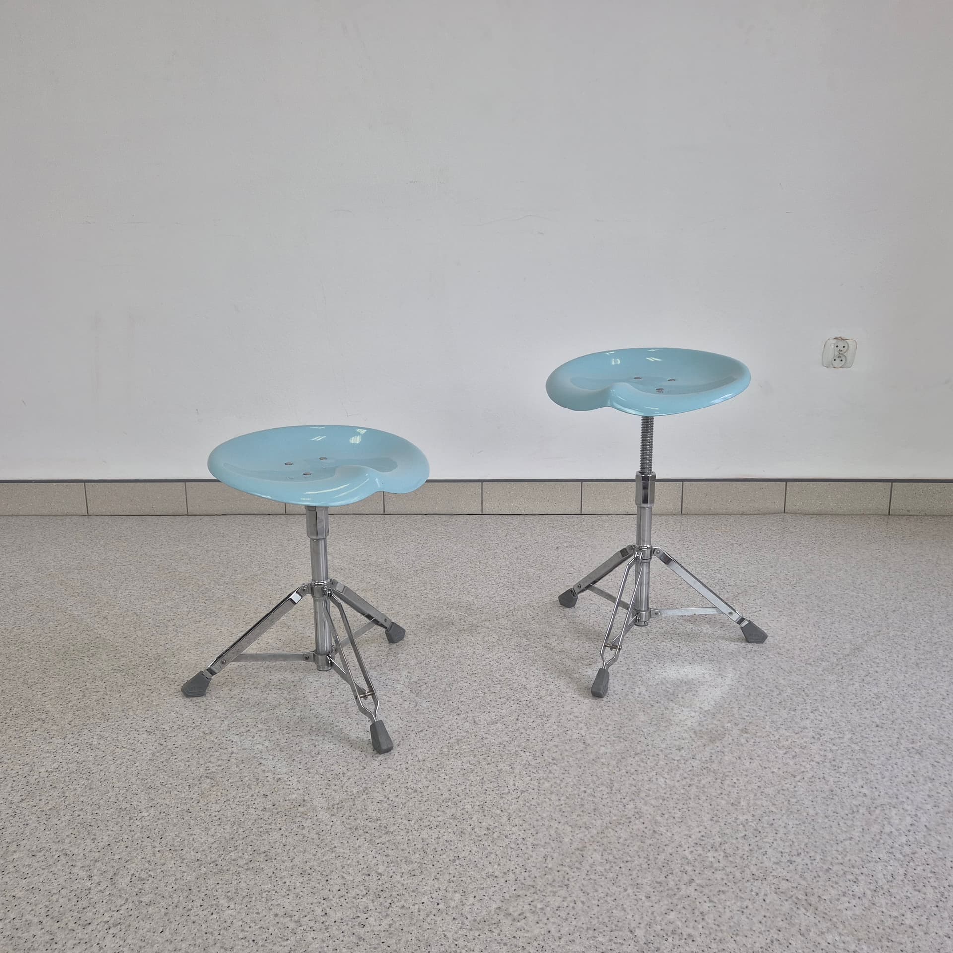 Stool Beat Stool, blue steel, chromed steel, by Y. Sasamoto, 1970s. - 391785