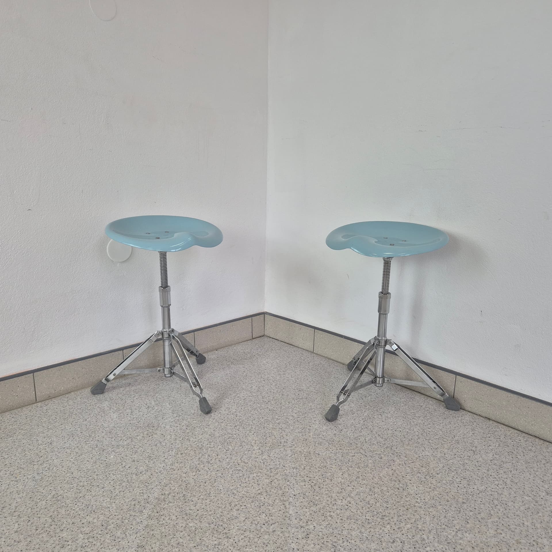 Stool Beat Stool, blue steel, chromed steel, by Y. Sasamoto, 1970s. - 391793