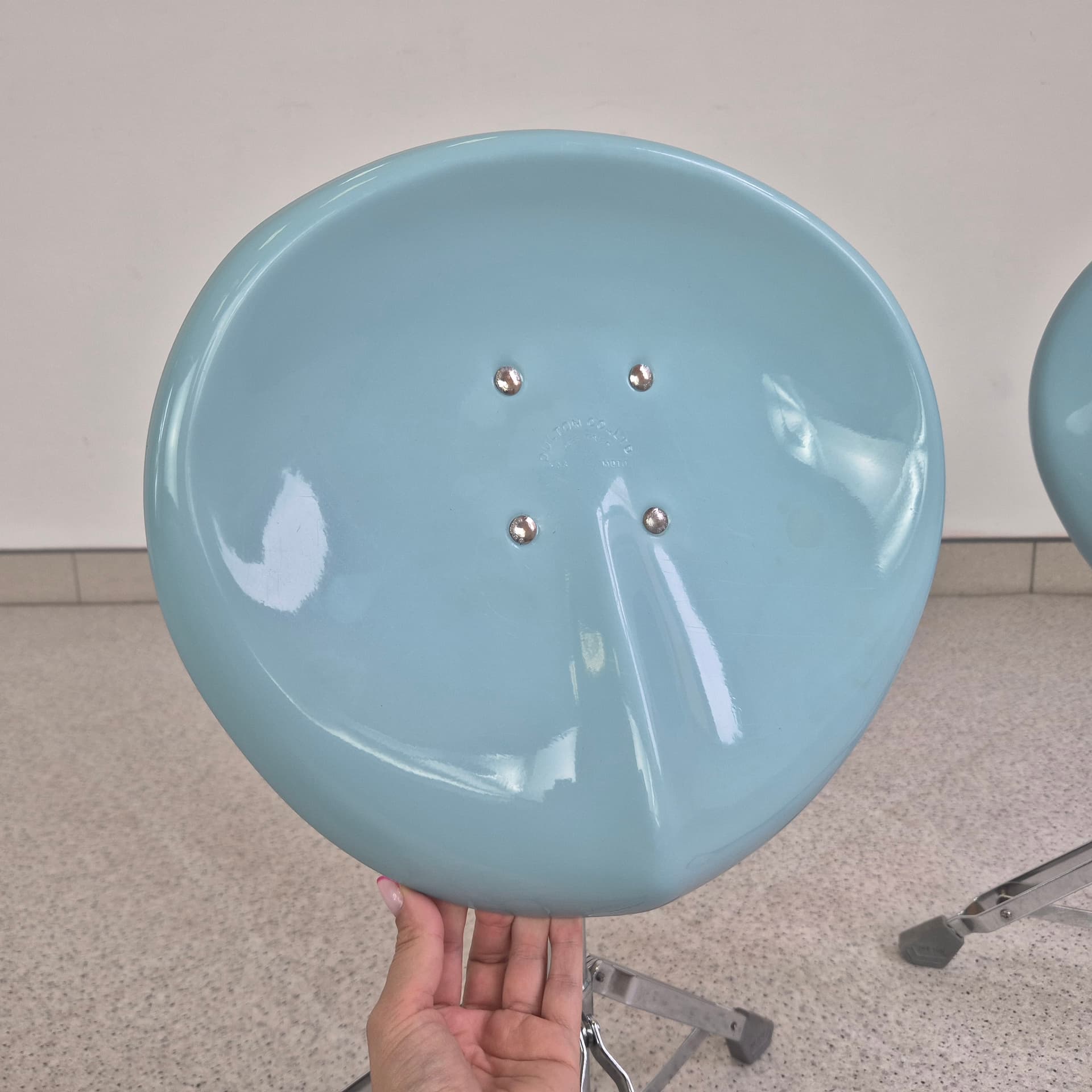 Stool Beat Stool, blue steel, chromed steel, by Y. Sasamoto, 1970s. - 391788