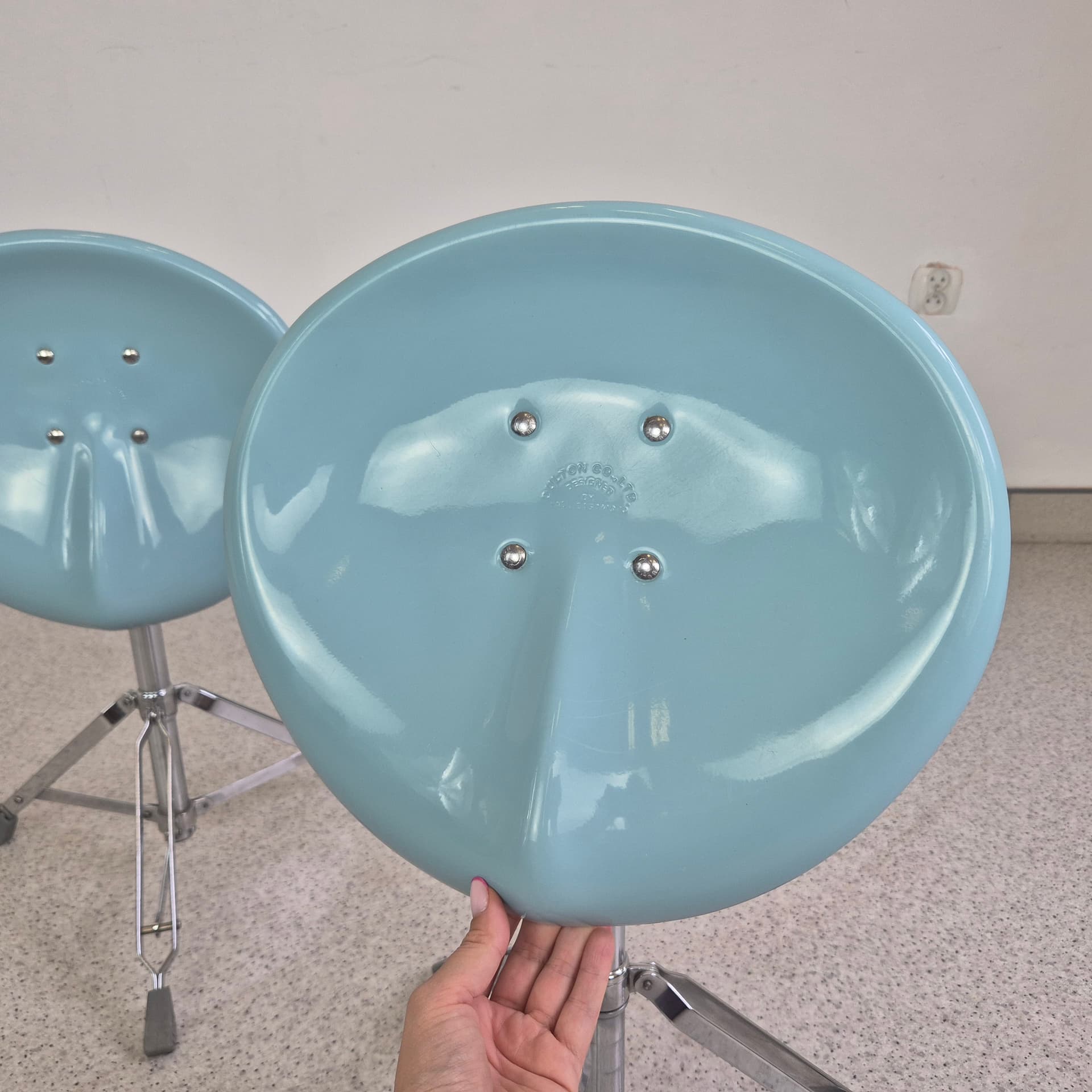 Stool Beat Stool, blue steel, chromed steel, by Y. Sasamoto, 1970s. - 391790
