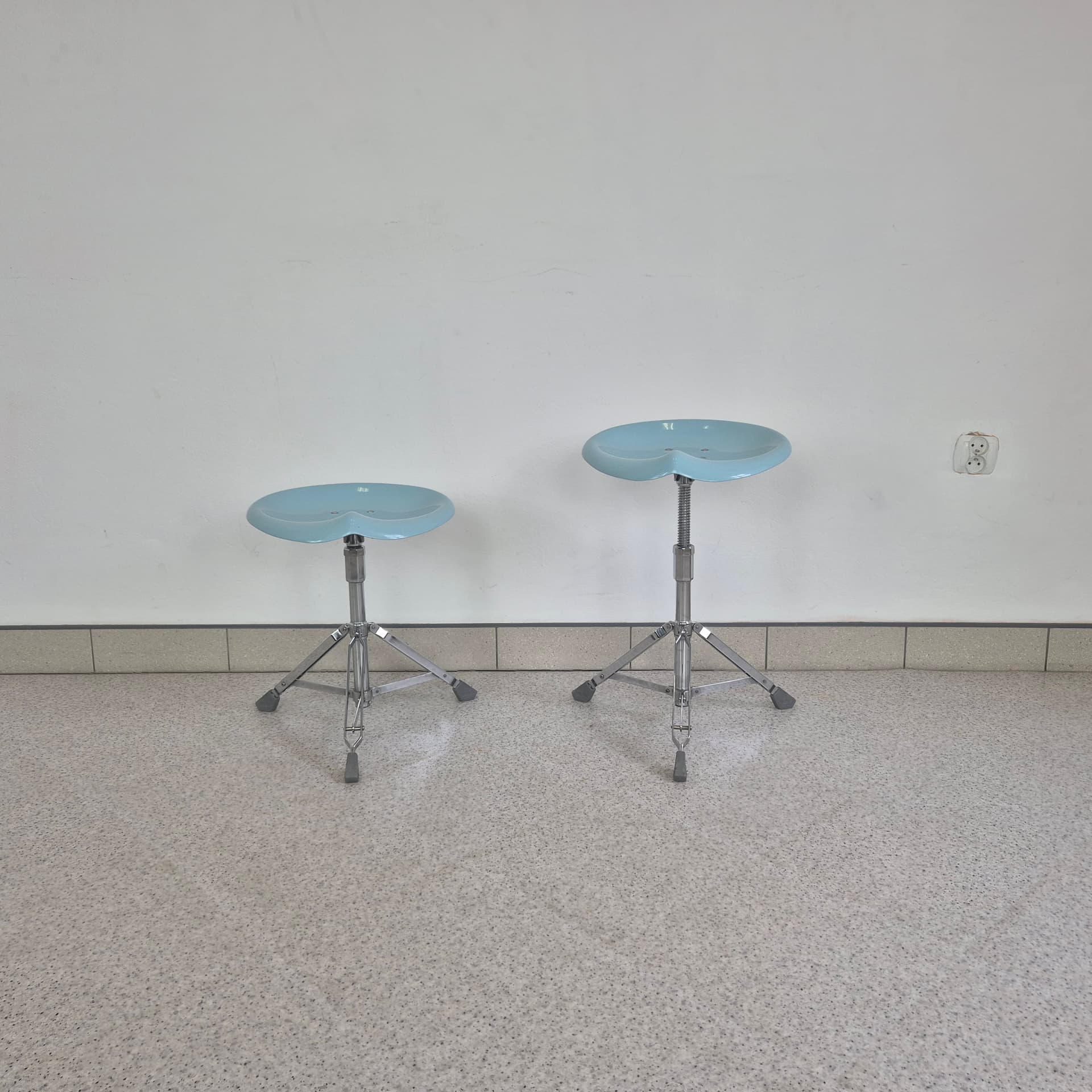 Stool Beat Stool, blue steel, chromed steel, by Y. Sasamoto, 1970s. - 391786