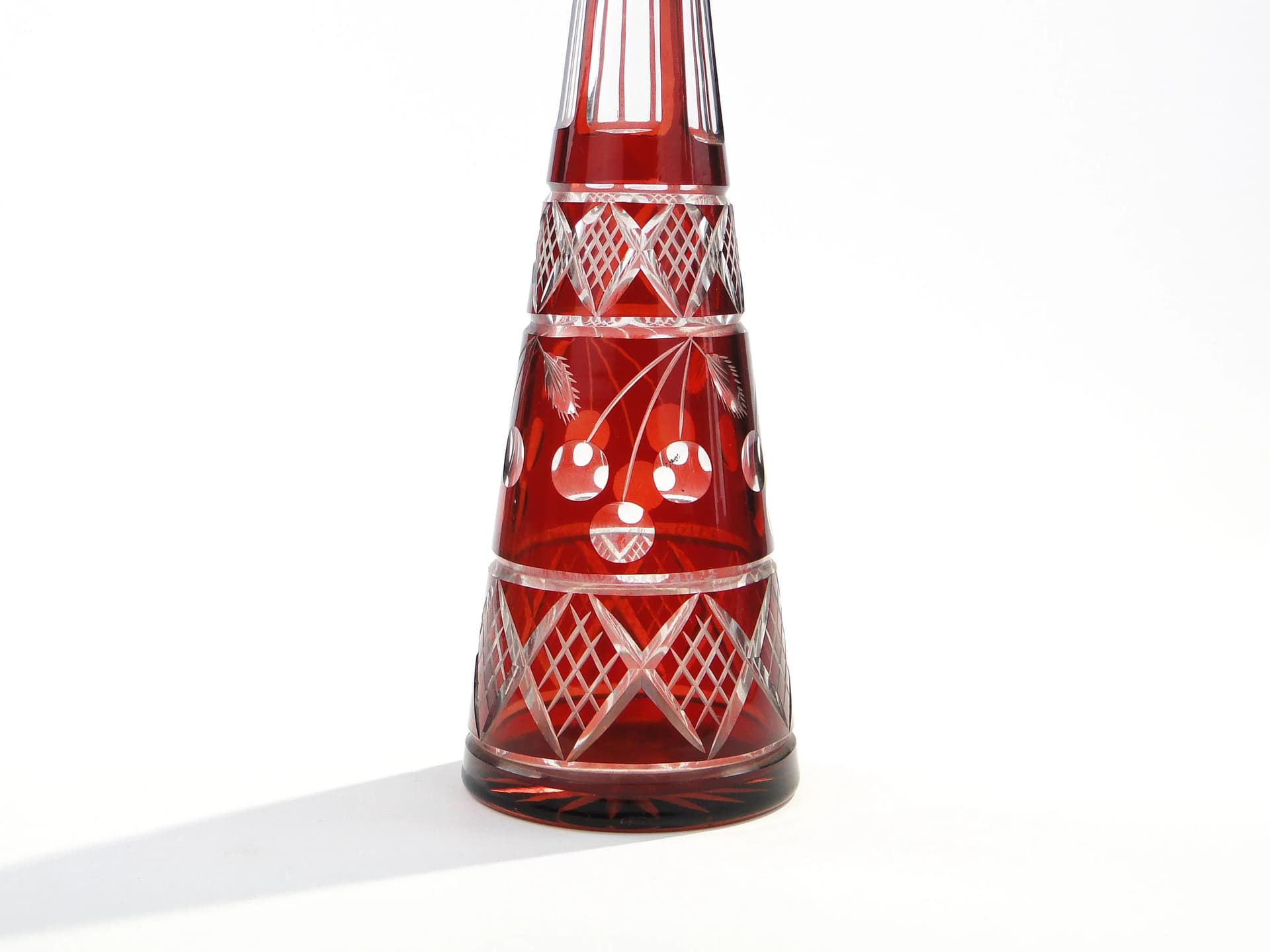 Karafka Art déco, czerwony przezroczysty, kryształ szkło, Czechosłowacja, lata 30. - 392102