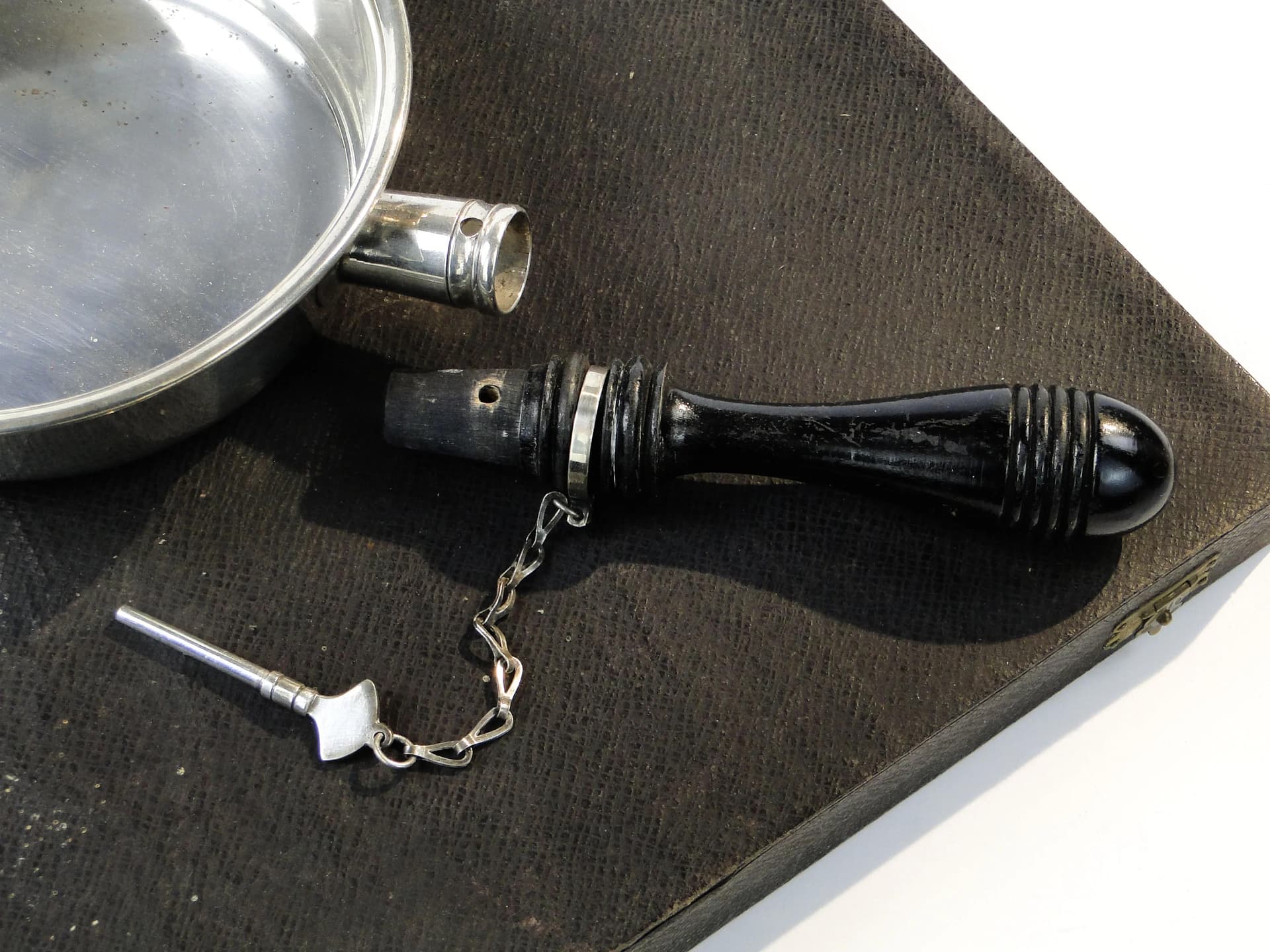 Rondelek do serwowania, srebrny, mosiądz posrebrzany, drewno czarne, Wielka Brytania, lata 20. - 28879