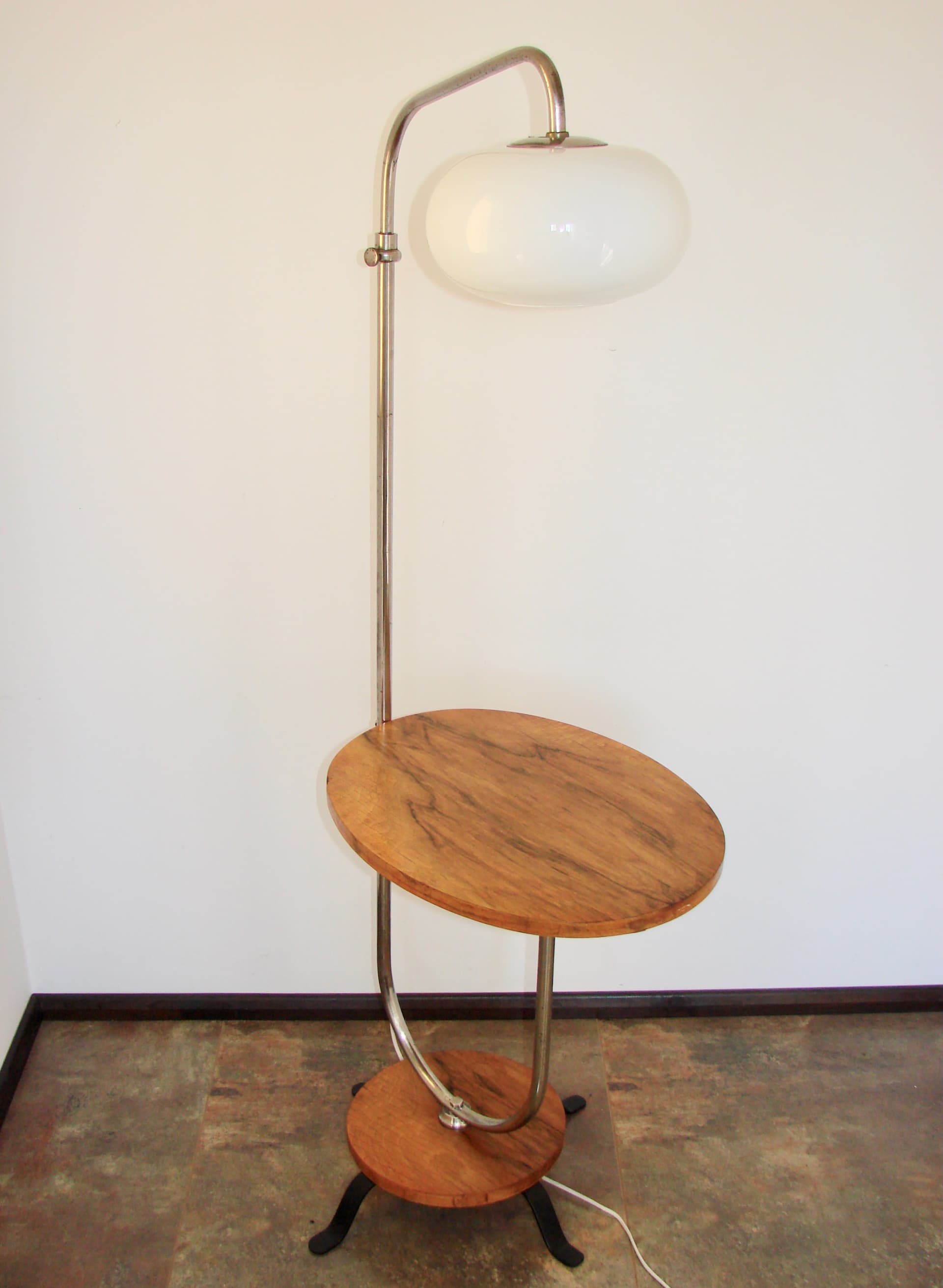 Lampa podłogowa ze stolikiem, drewno brązowy, stal srebrny, szkło biały, lata 40. - 393165