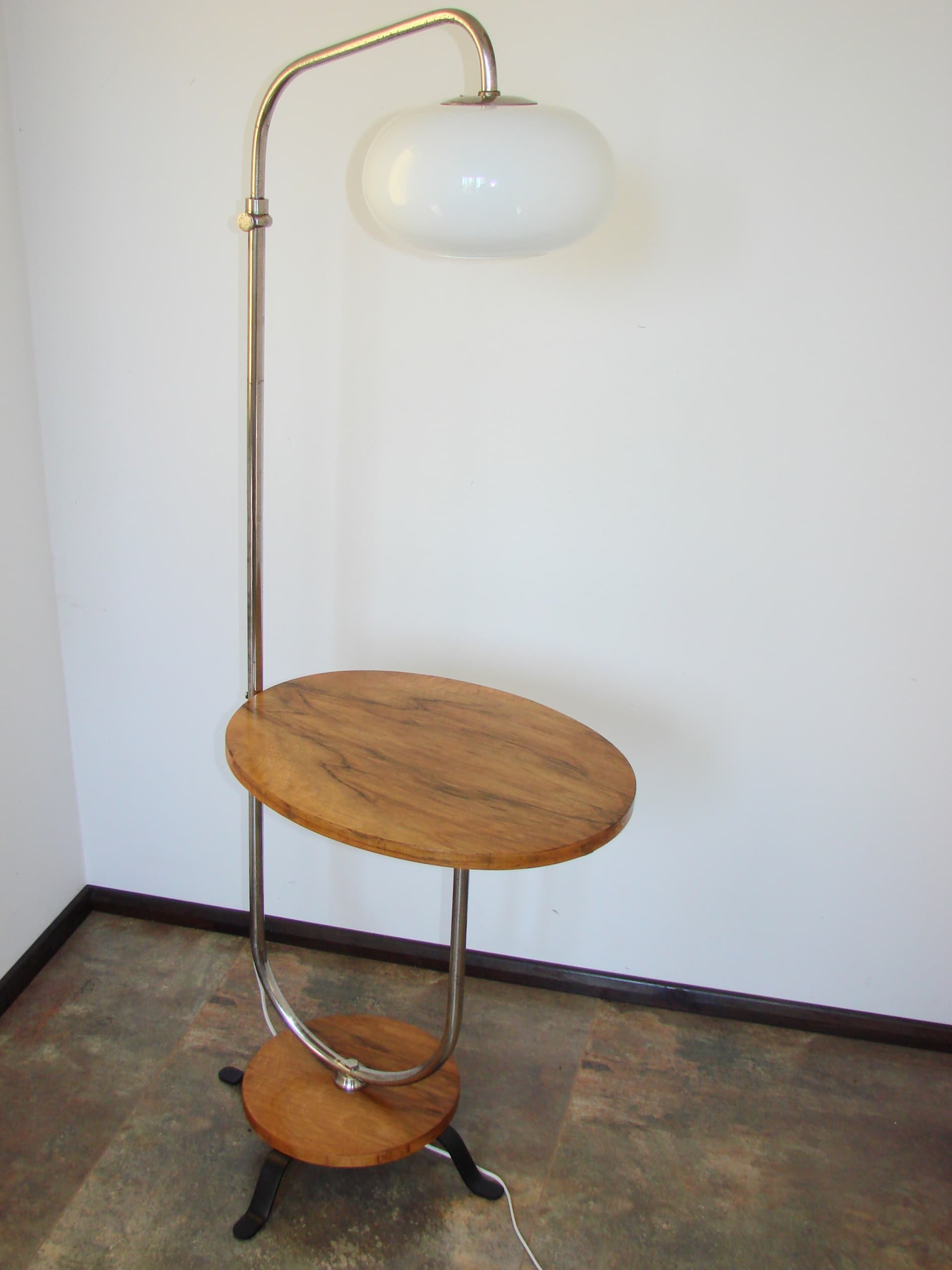 Lampa podłogowa ze stolikiem, drewno brązowy, stal srebrny, szkło biały, lata 40. - 393167
