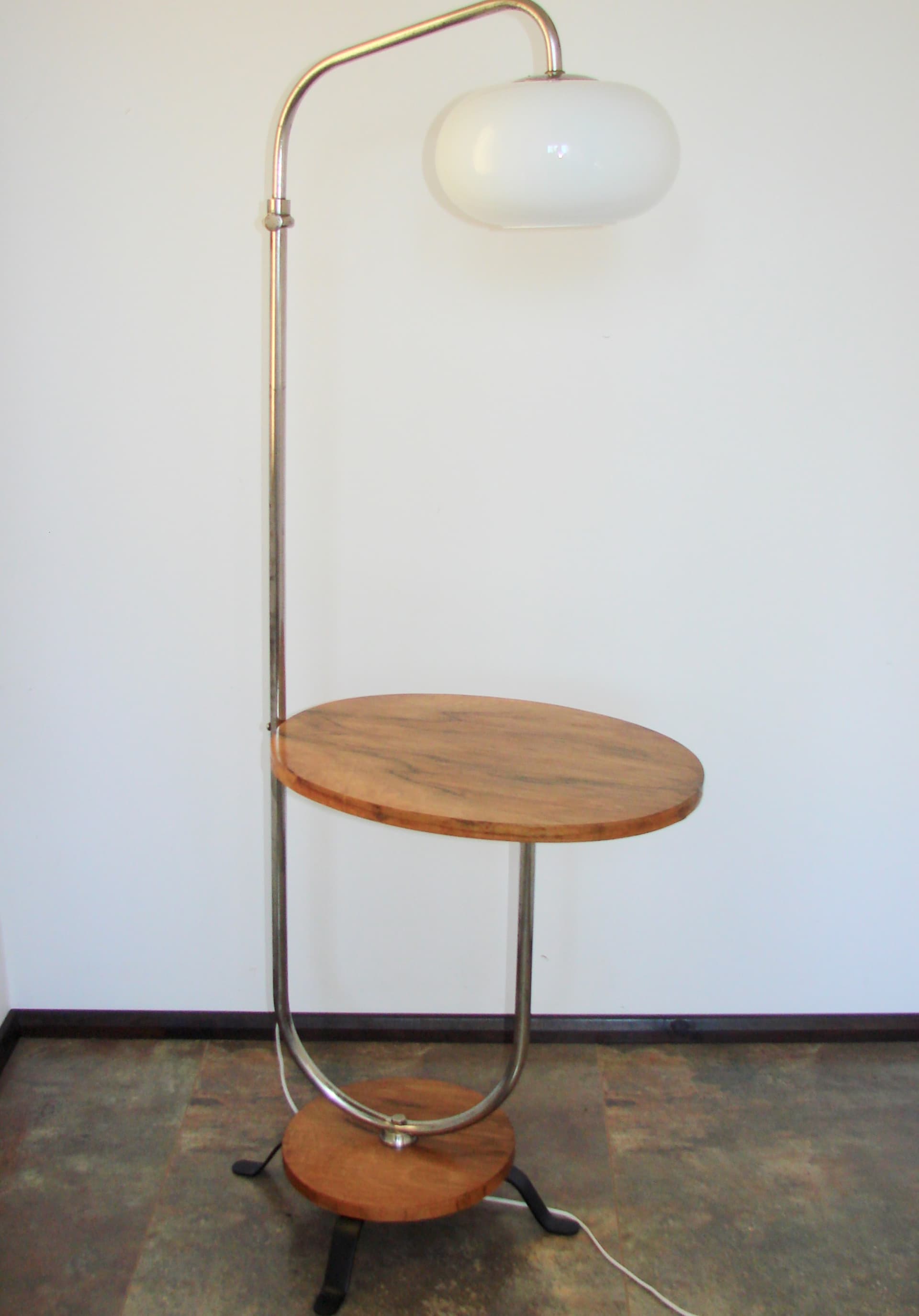 Lampa podłogowa ze stolikiem, drewno brązowy, stal srebrny, szkło biały, lata 40. - 393163