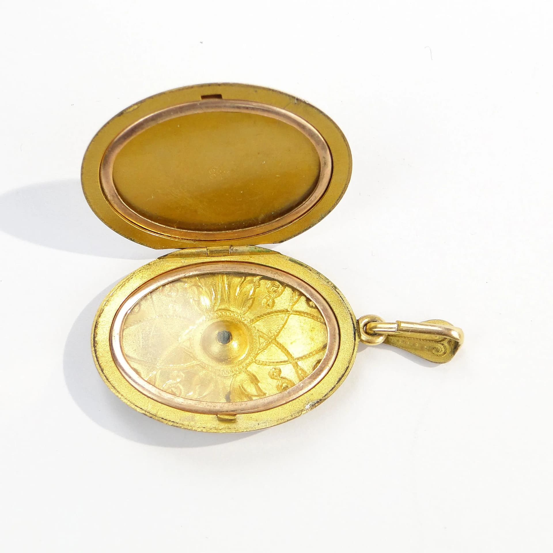 Locket Art Nouveau, gilded brass gold, clear crystal, Sweden, 1920s. - 393218