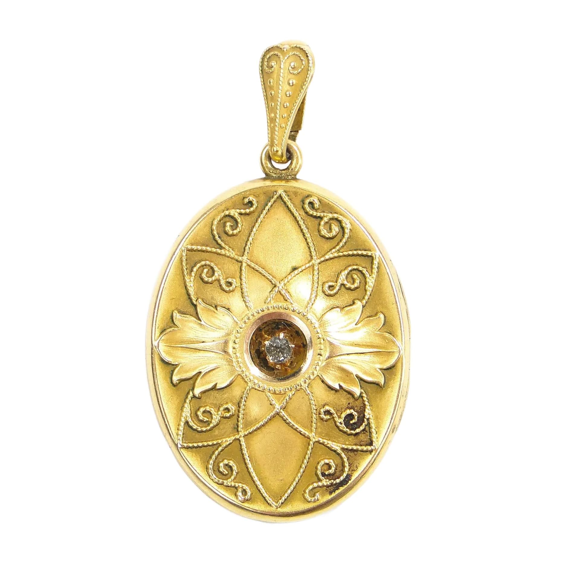 Locket Art Nouveau, gilded brass gold, clear crystal, Sweden, 1920s.