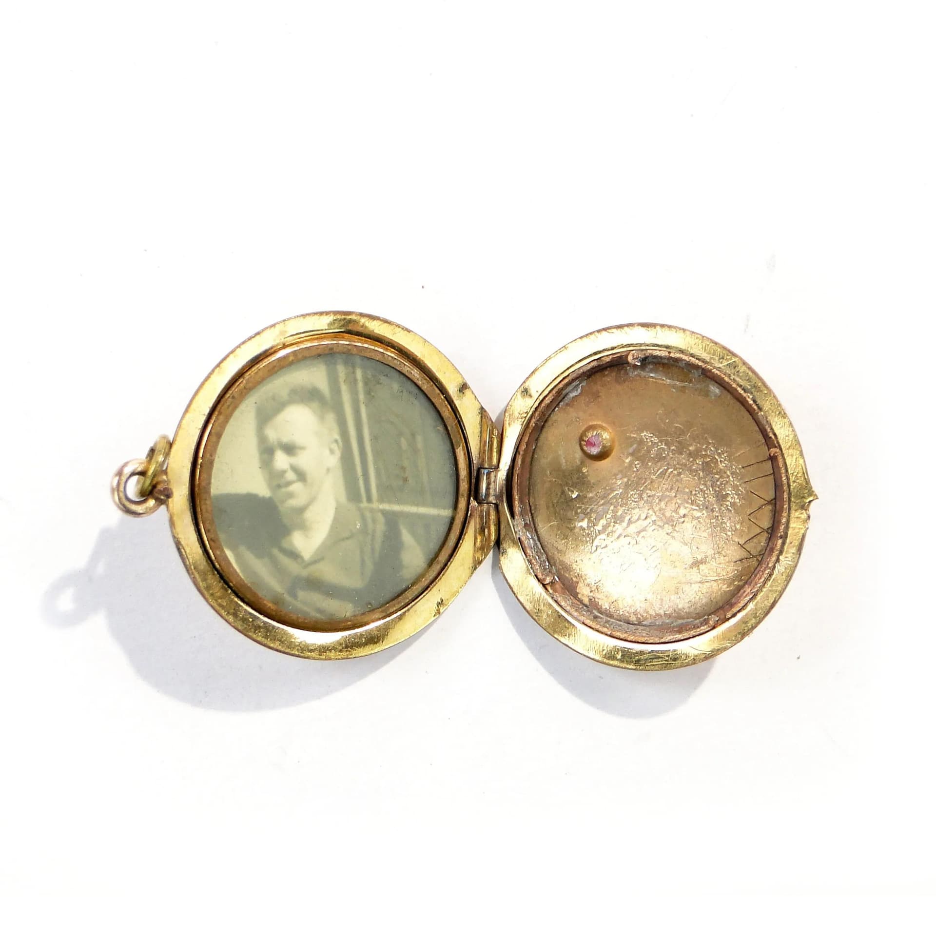 Geometric Locket, Art Nouveau, gilded brass gold, Austria, 19th century - 393255