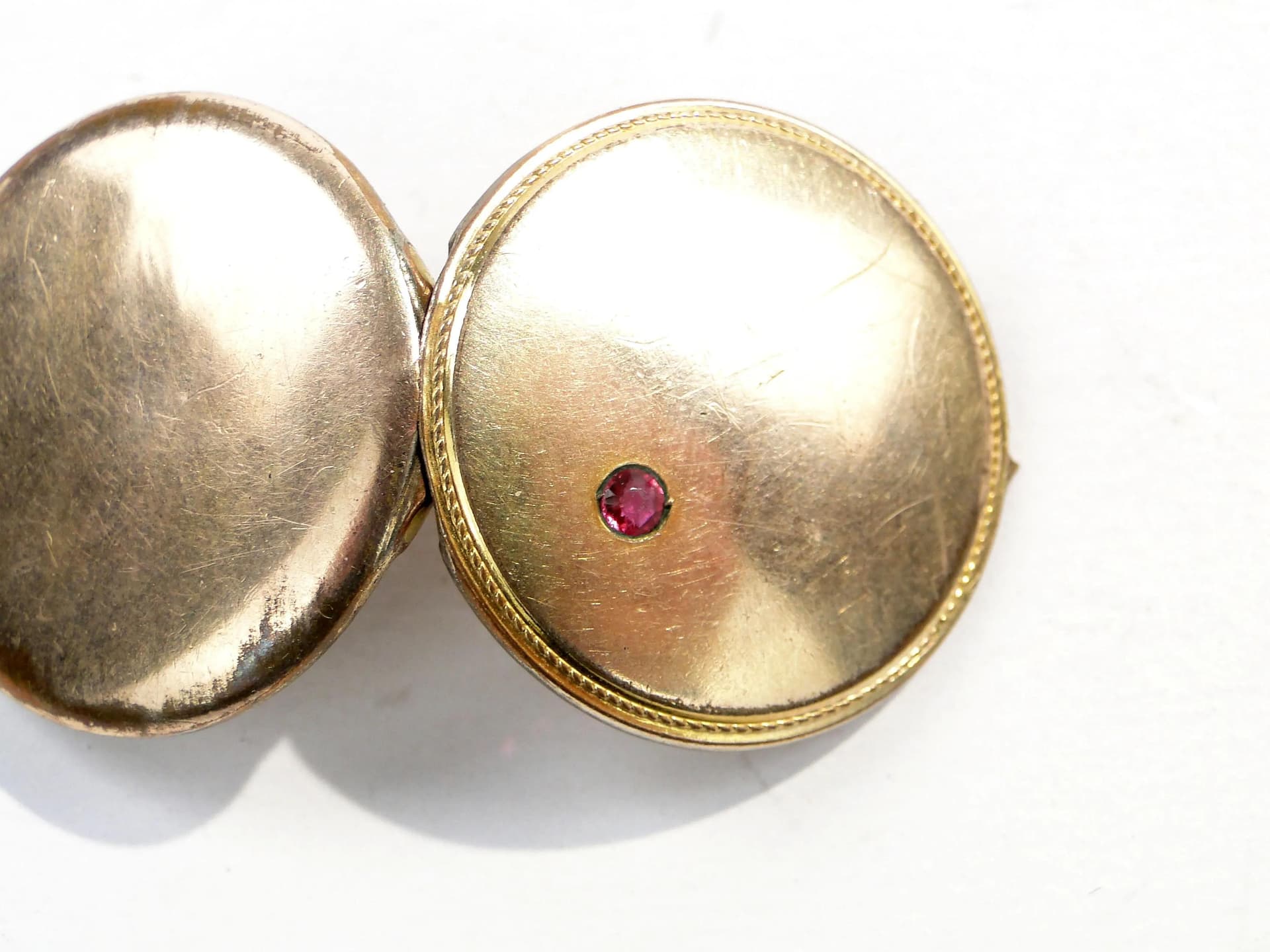 Geometric Locket, Art Nouveau, gilded brass gold, Austria, 19th century - 393258