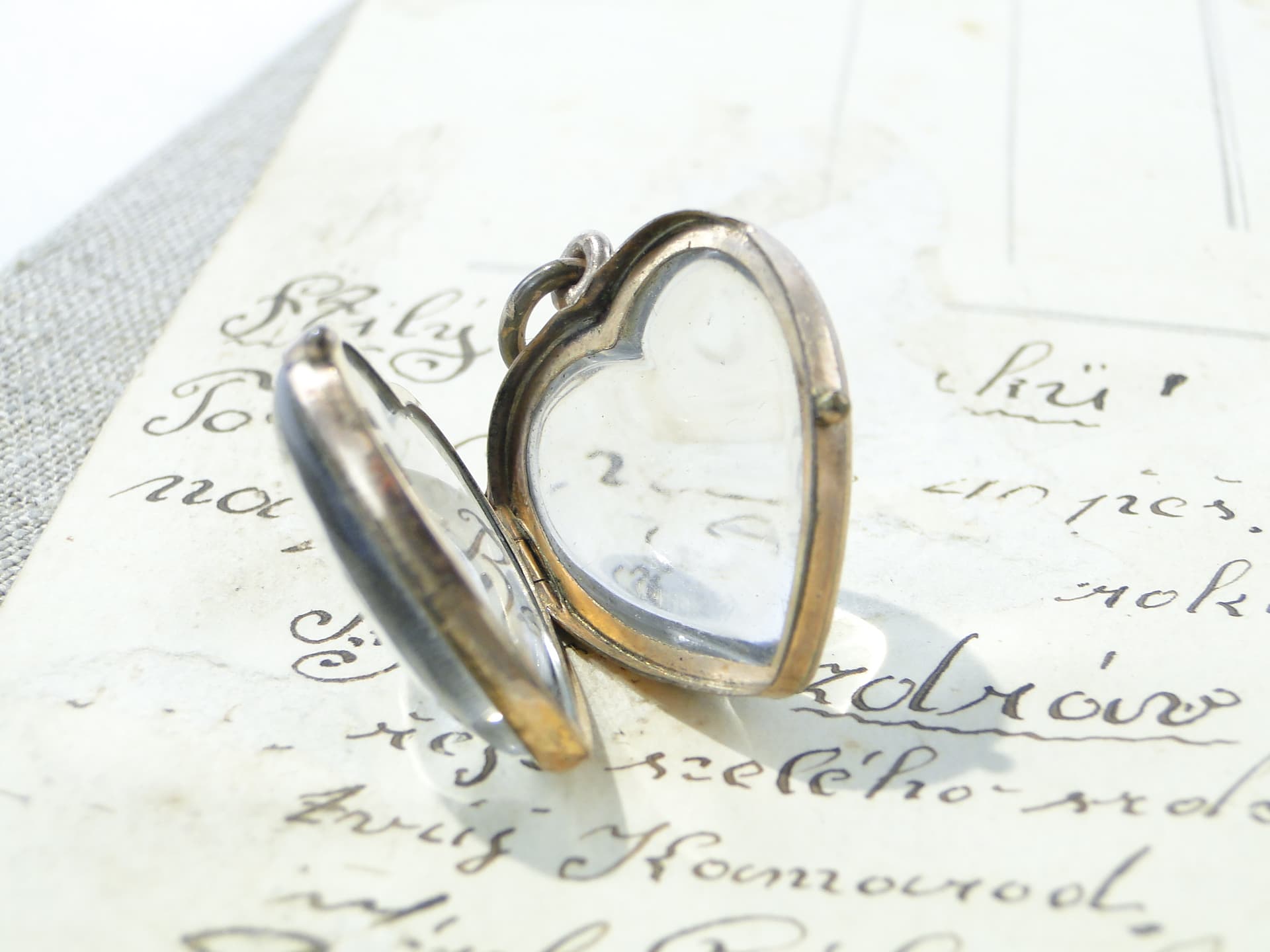 Heart Locket Biedermeier, clear glass, gilded brass, 19th century - 393314