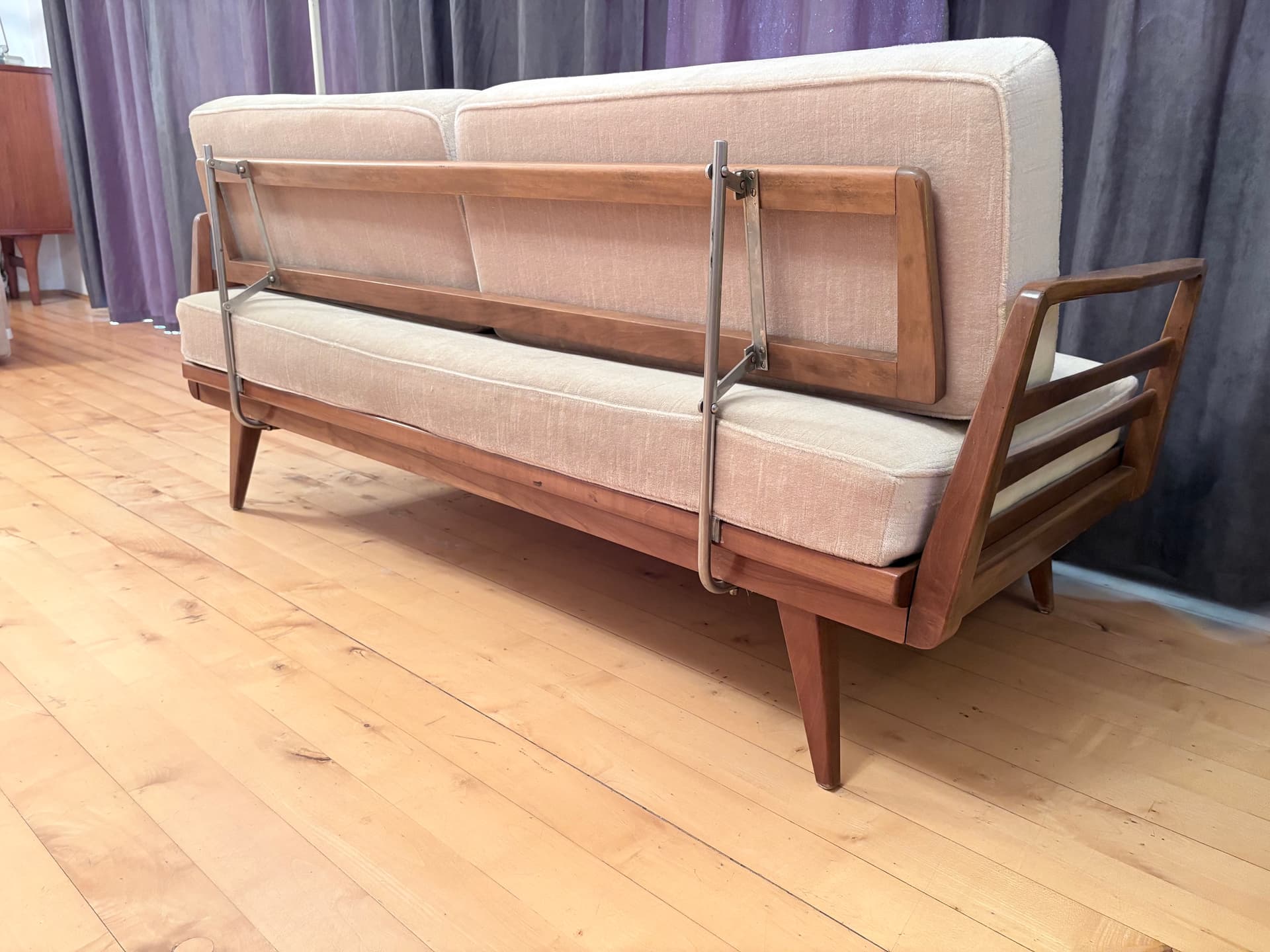 Sofa Stella, beżowy, wiśnia, proj. W. Knoll, Knoll Antimott, Niemcy, lata 50. - 393389