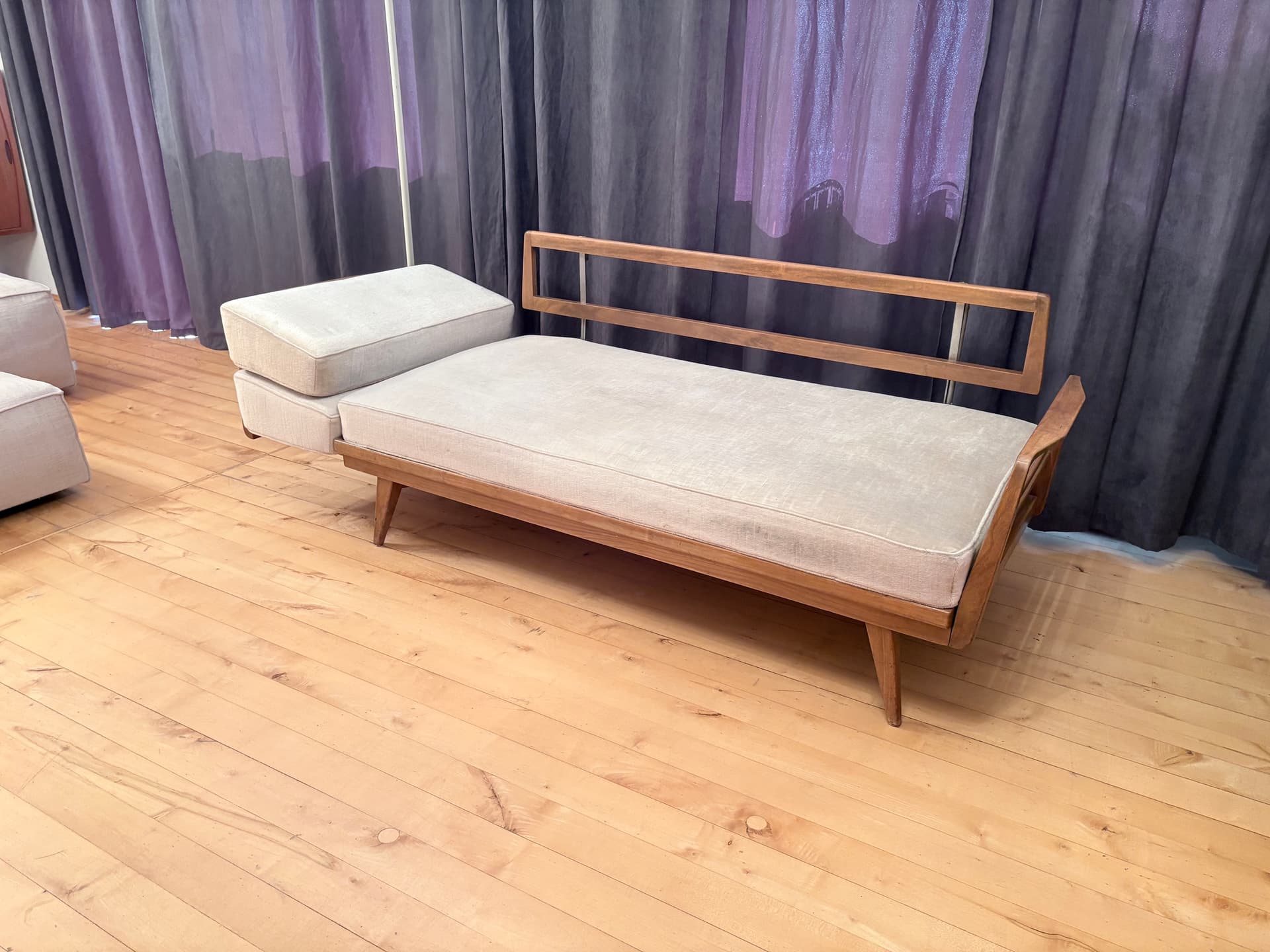Sofa Stella, beżowy, wiśnia, proj. W. Knoll, Knoll Antimott, Niemcy, lata 50. - 393396