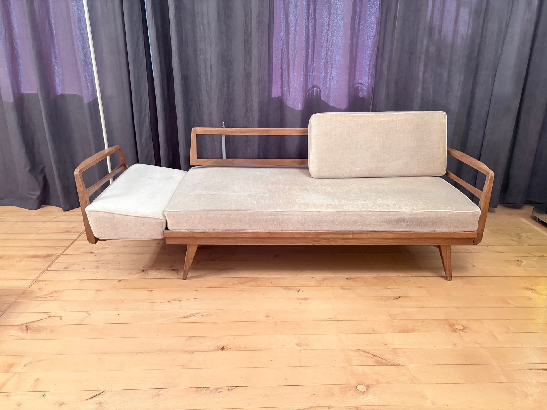 Sofa Stella, beżowy, wiśnia, proj. W. Knoll, Knoll Antimott, Niemcy, lata 50. - 393391