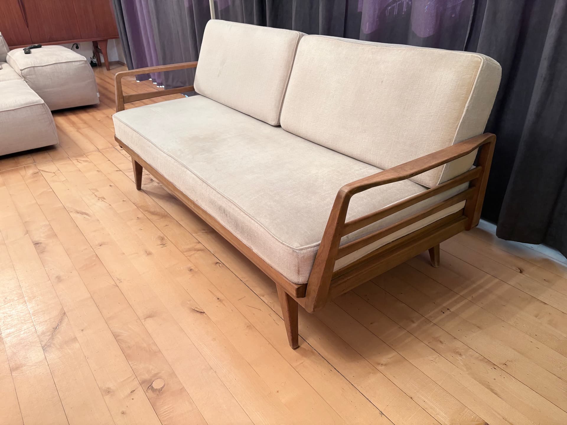 Sofa Stella, beżowy, wiśnia, proj. W. Knoll, Knoll Antimott, Niemcy, lata 50. - 393385