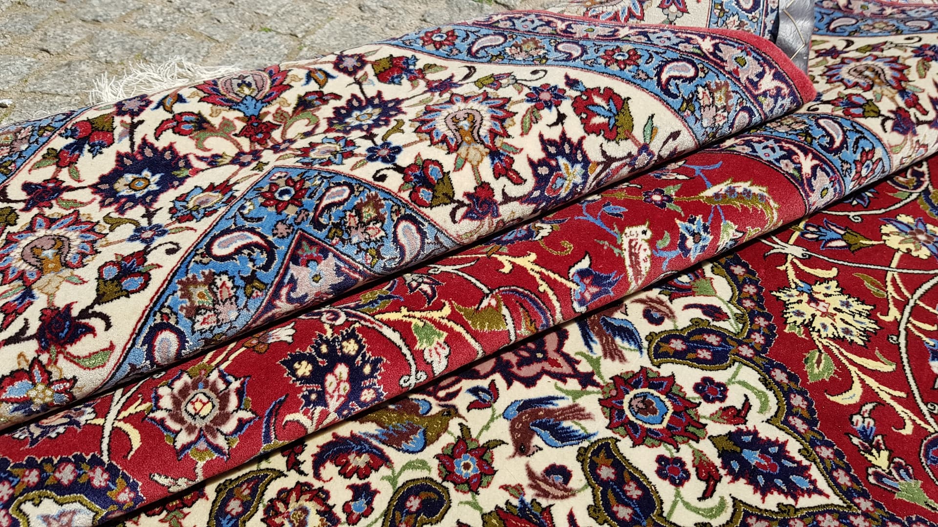 Rug Isfahan 158x260 cm, red kork wool, beige blue silk, Iran, 1970s. - 393483