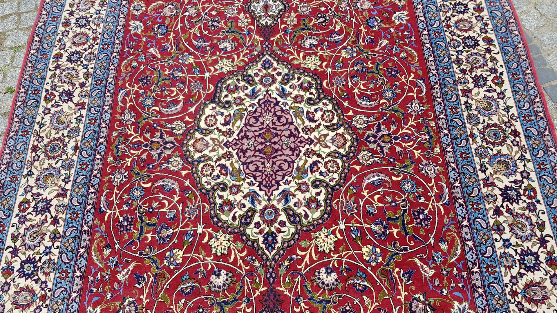 Rug Isfahan 158x260 cm, red kork wool, beige blue silk, Iran, 1970s. - 393478