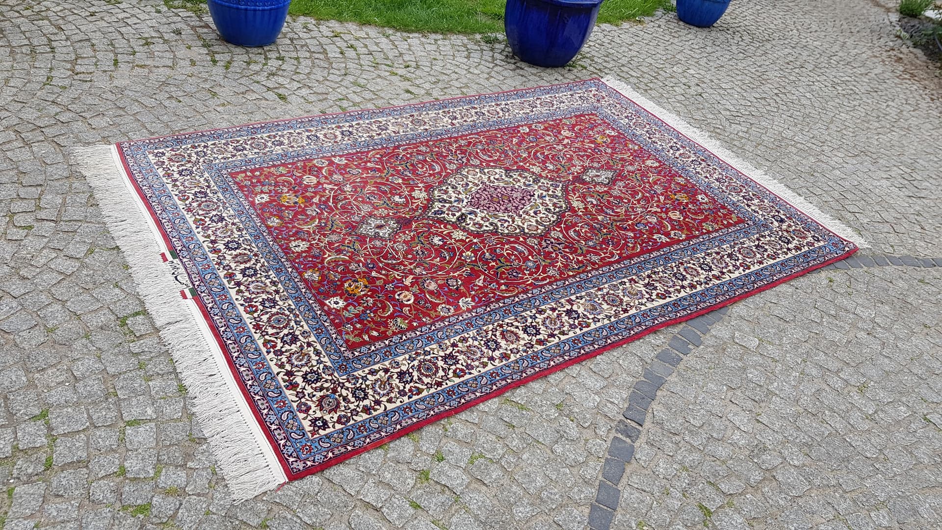 Rug Isfahan 158x260 cm, red kork wool, beige blue silk, Iran, 1970s. - 393472