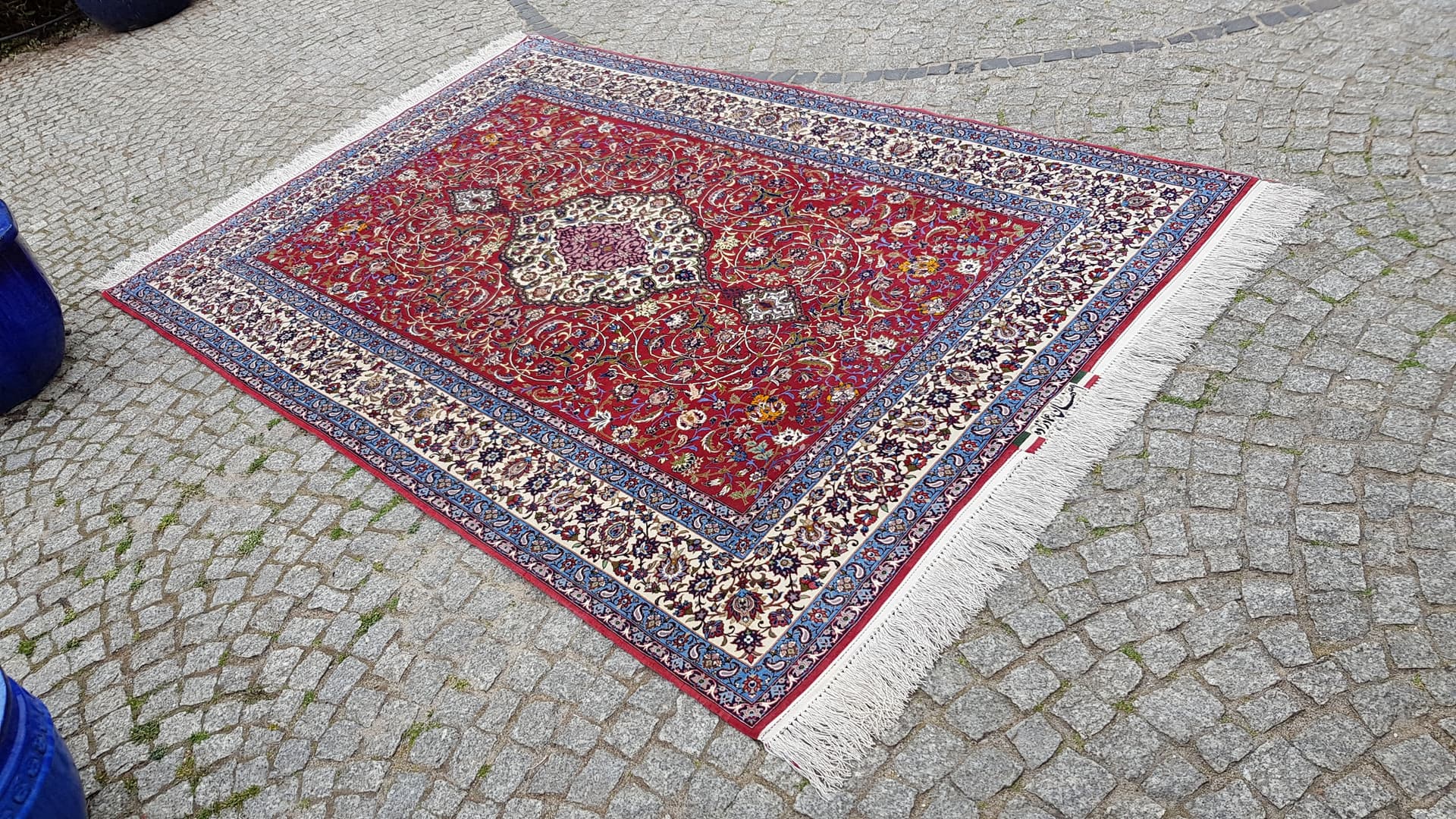 Rug Isfahan 158x260 cm, red kork wool, beige blue silk, Iran, 1970s. - 393475