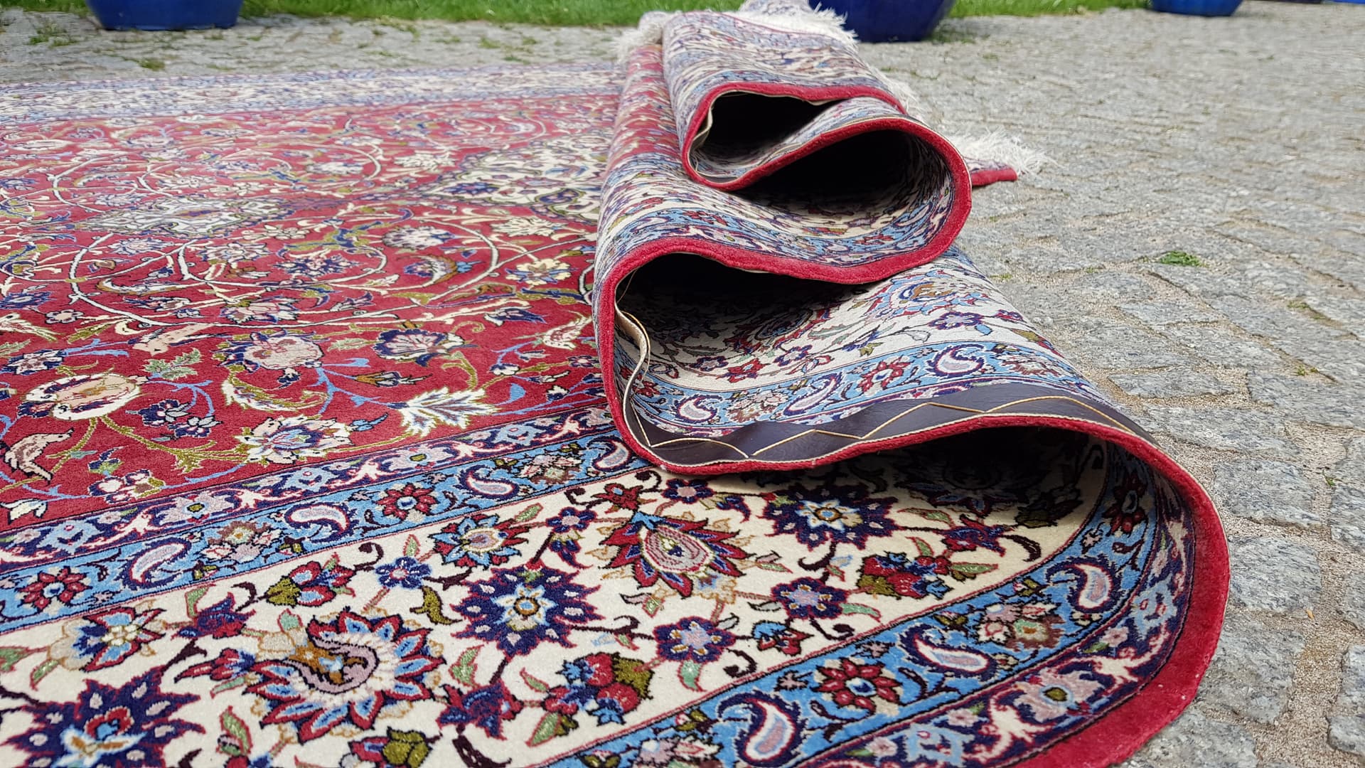 Rug Isfahan 158x260 cm, red kork wool, beige blue silk, Iran, 1970s. - 393481