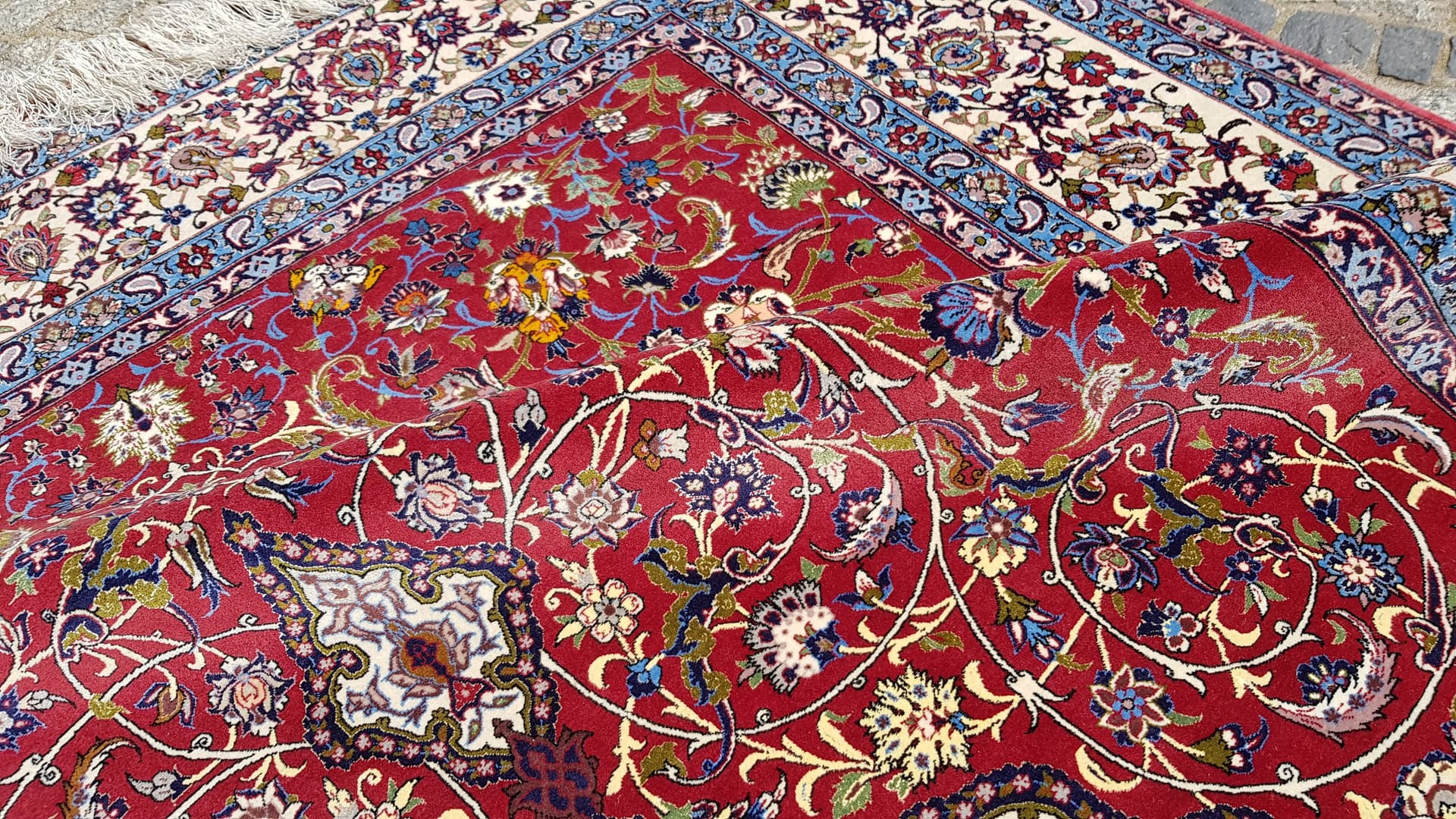 Rug Isfahan 158x260 cm, red kork wool, beige blue silk, Iran, 1970s. - 393482