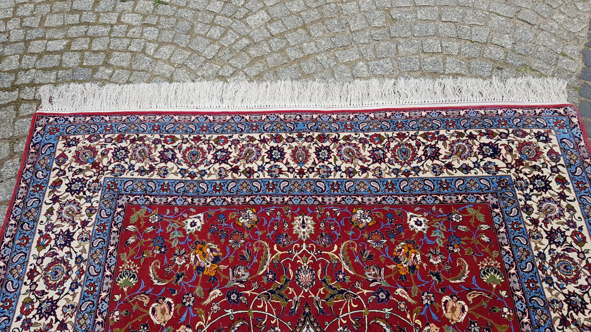 Rug Isfahan 158x260 cm, red kork wool, beige blue silk, Iran, 1970s. - 393479