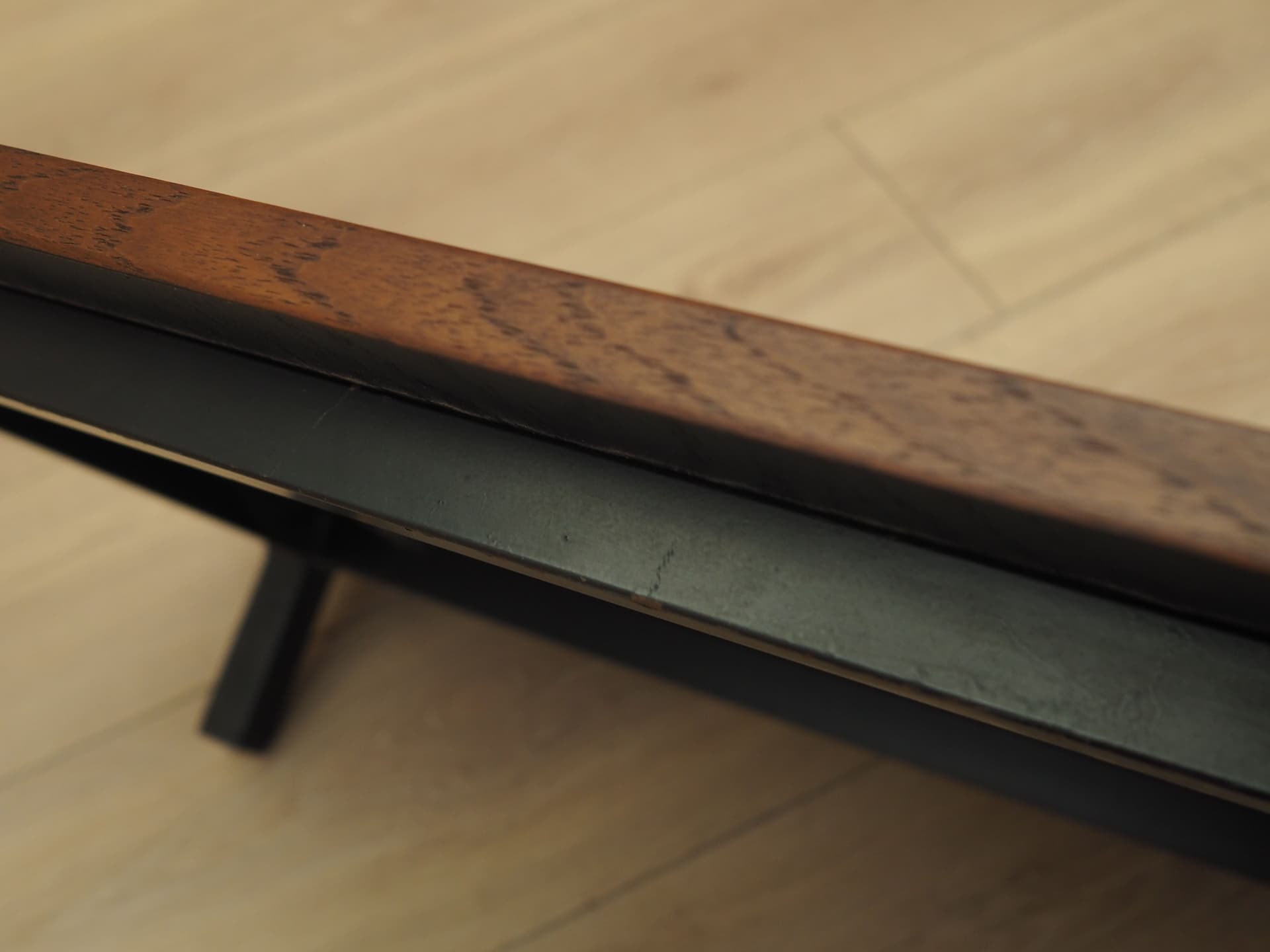 Stolik kawowy, teak brązowy, metal czarny, Szwecja, lata 80. - 393663